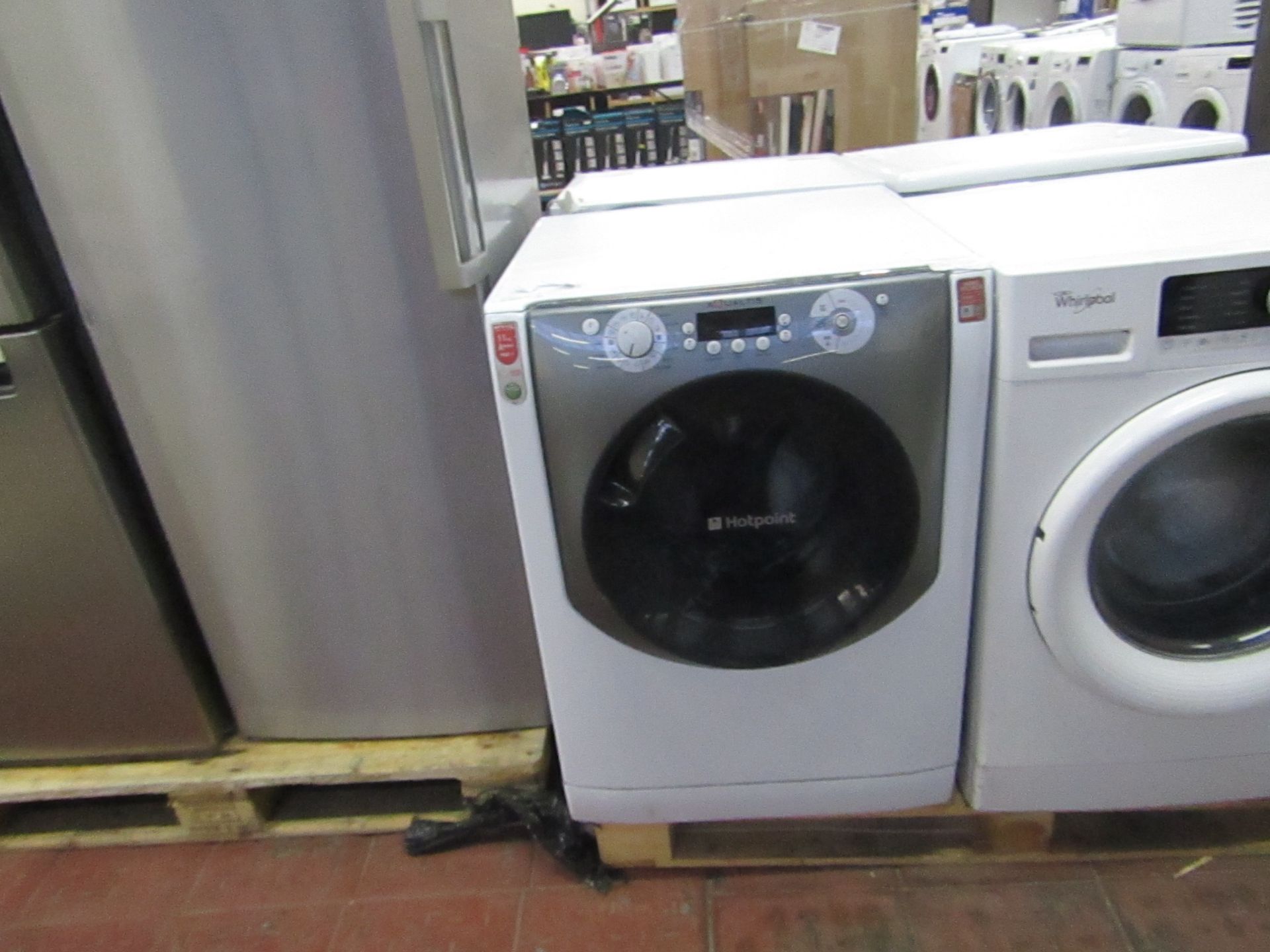 Hotpoint Aqualtis 11Kg washing machine, powers on and pins.