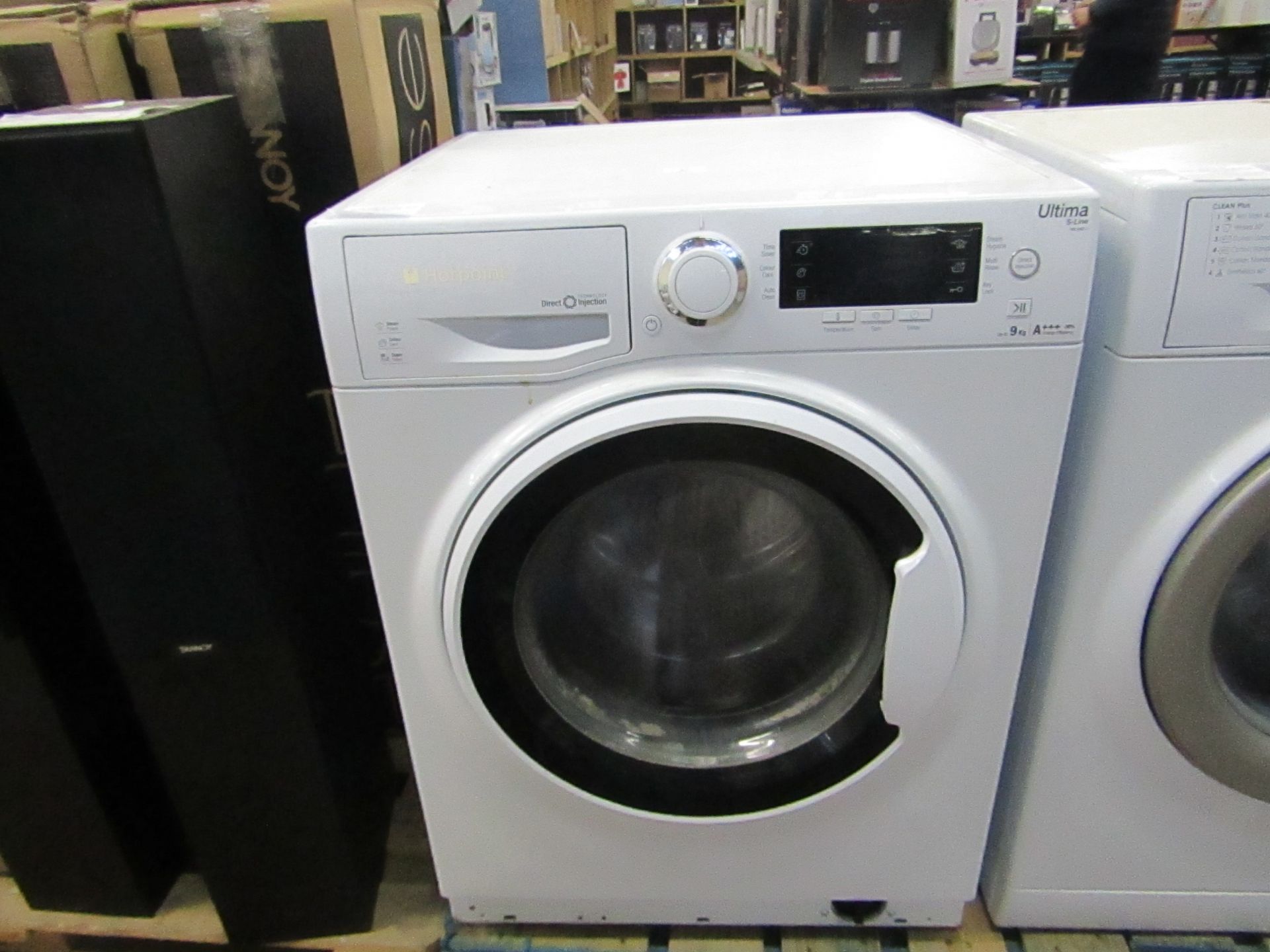 Hotpoint Ultima S-Line 9Kg washing machine, powers on and spins.