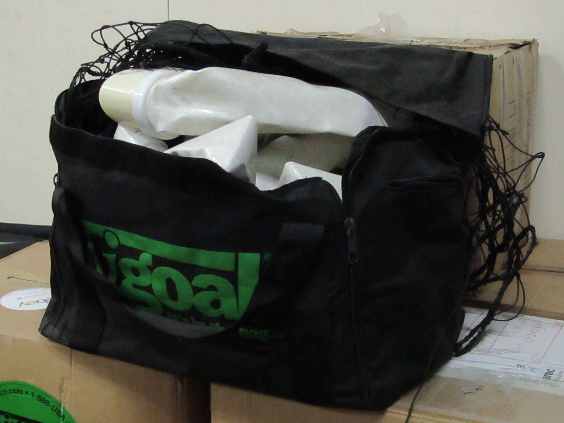 iGoal 8x5 Home Goal with rigit air technology in carry bag, unchecked - Image 2 of 2