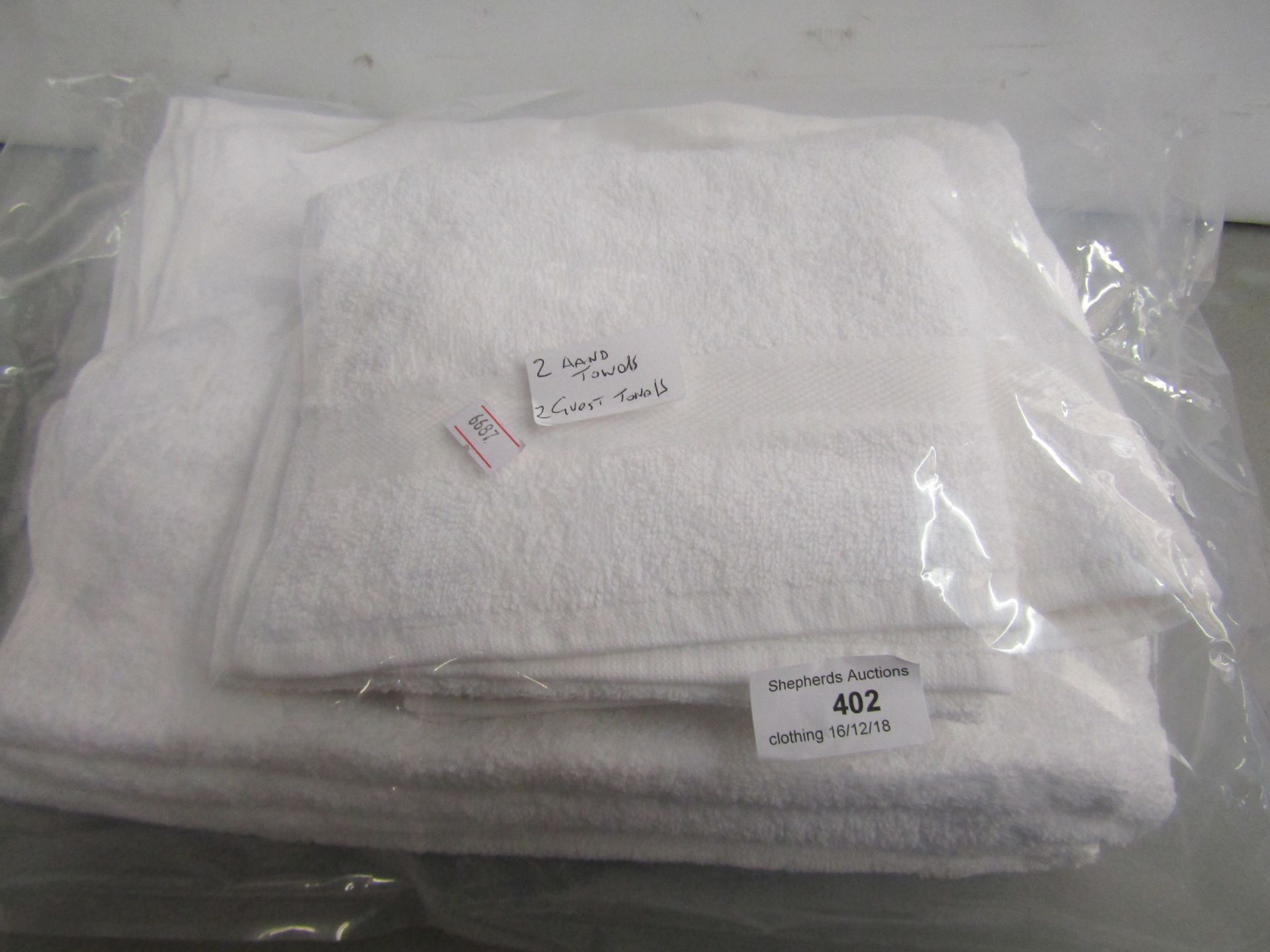 4 X Items in this lot being 2 Large Guest towels 60 X 40 CM 2 X Hand Towels 100 X 60 CM all are