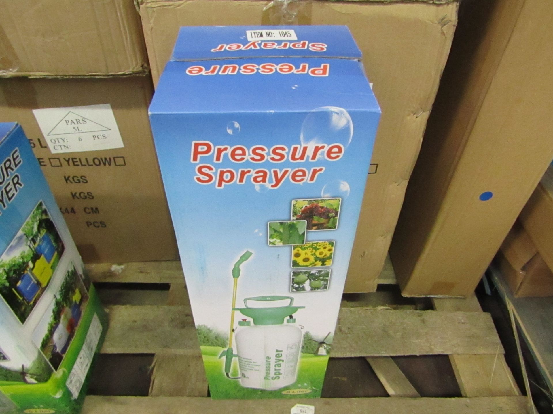 8L Pressure sprayer, brand new.