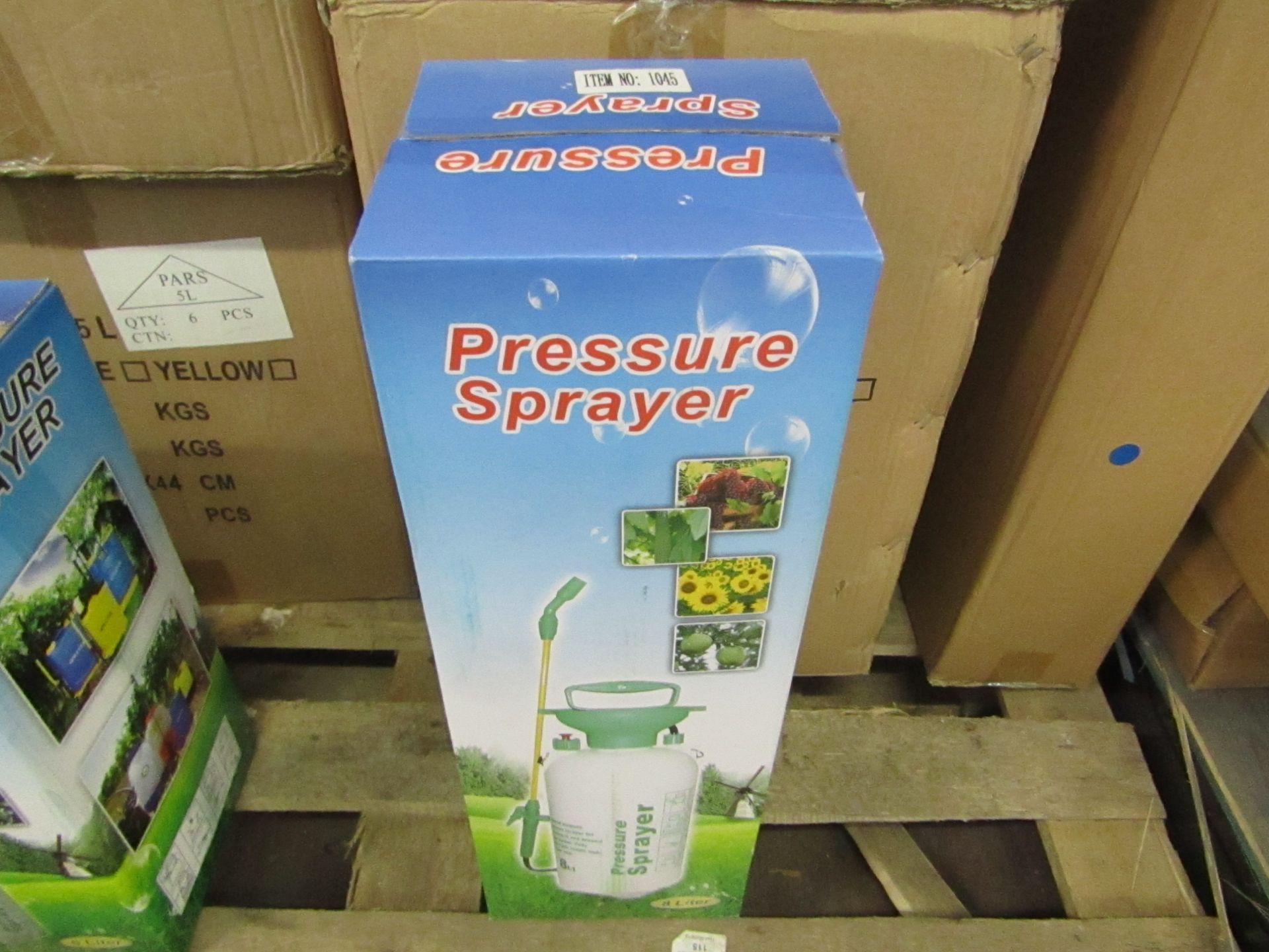 8L Pressure sprayer, brand new.