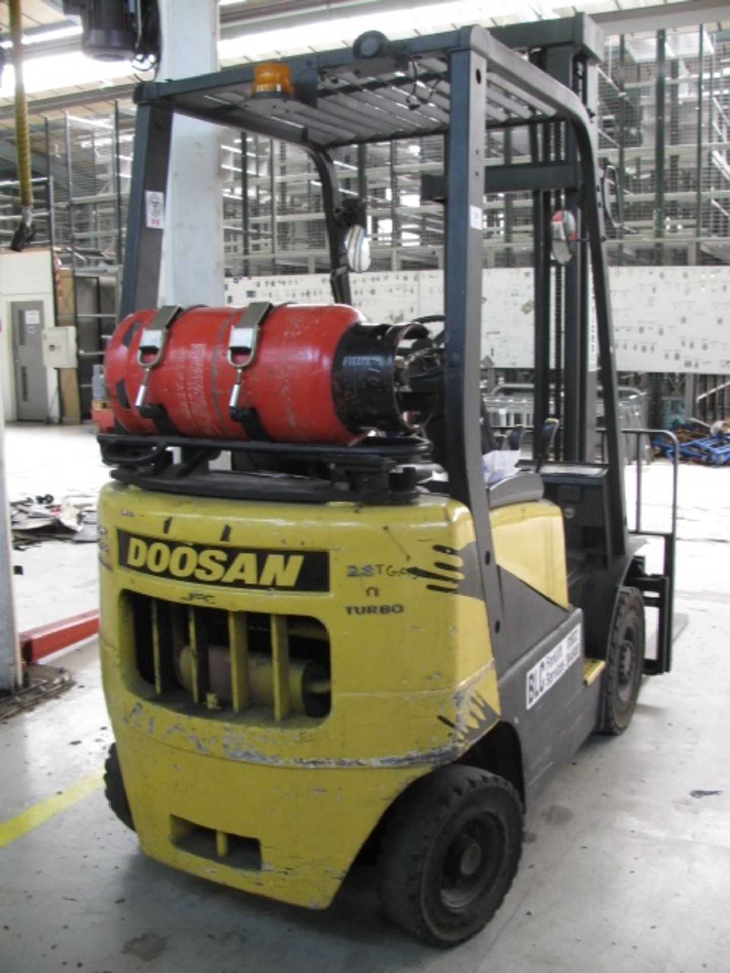 Doosan G15S-2 gas operated ride on fork lift truck - Image 2 of 6