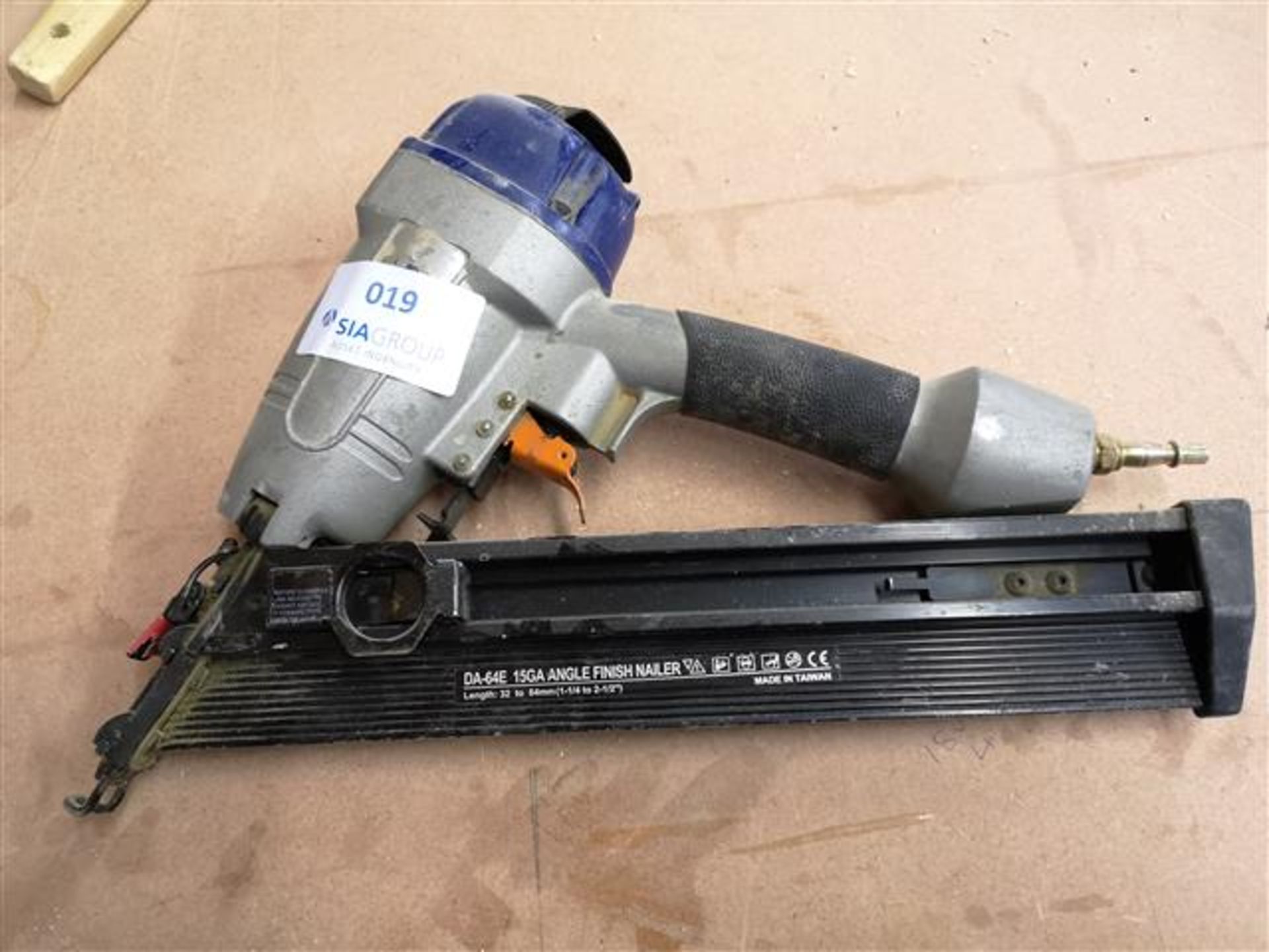 Apach DA-64E 15 Gauge Angle Finish Nailer