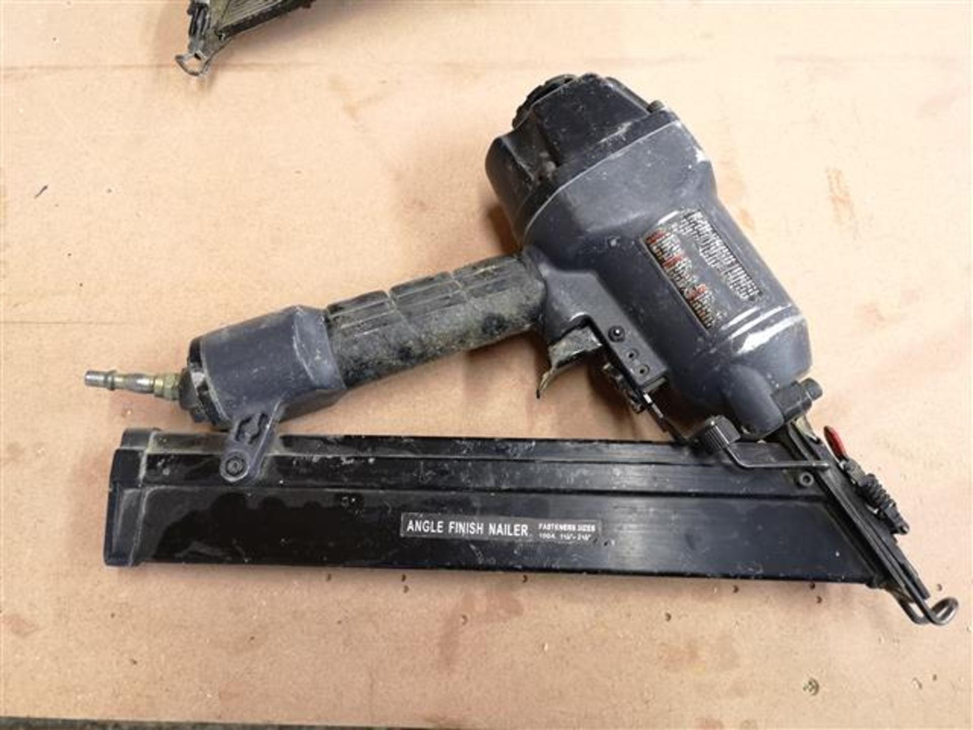 15 Gauge Angled Finish Nailer Nail Gun - Image 2 of 2