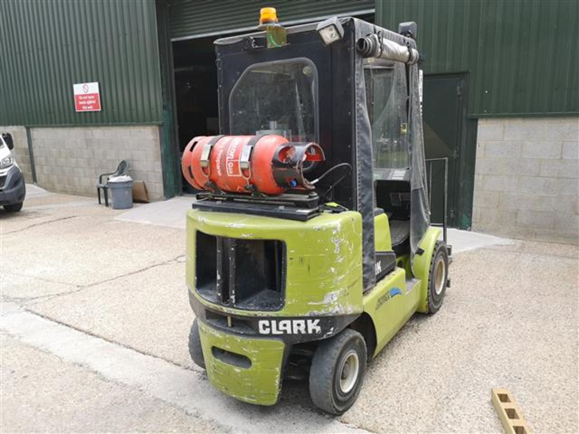 Clark CGP 25H 2.5 Ton Gas Forklift - Image 3 of 7