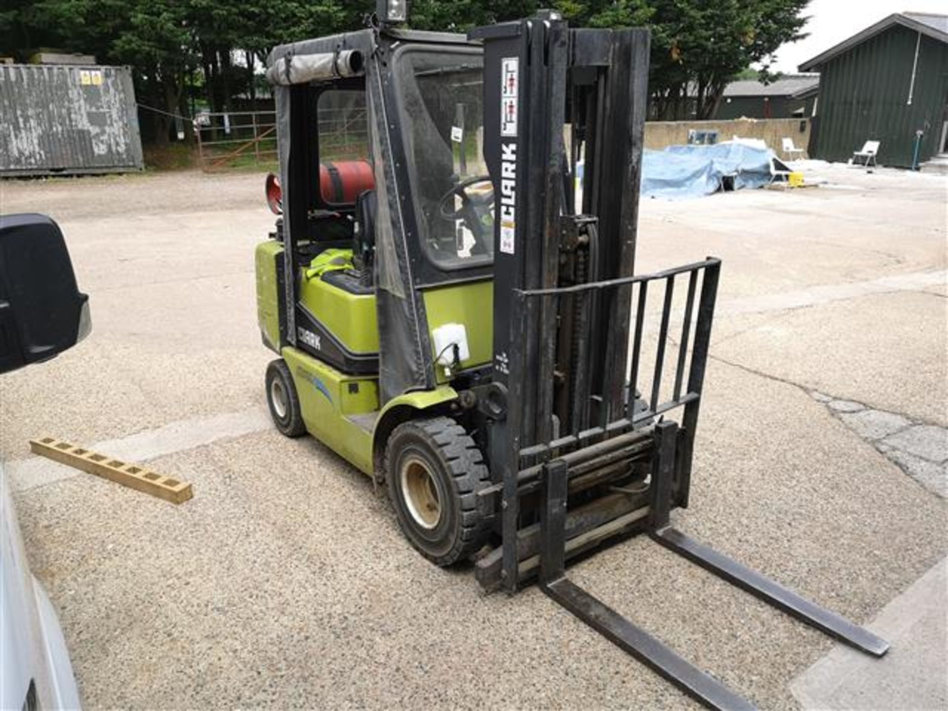 Clark CGP 25H 2.5 Ton Gas Forklift - Image 2 of 7