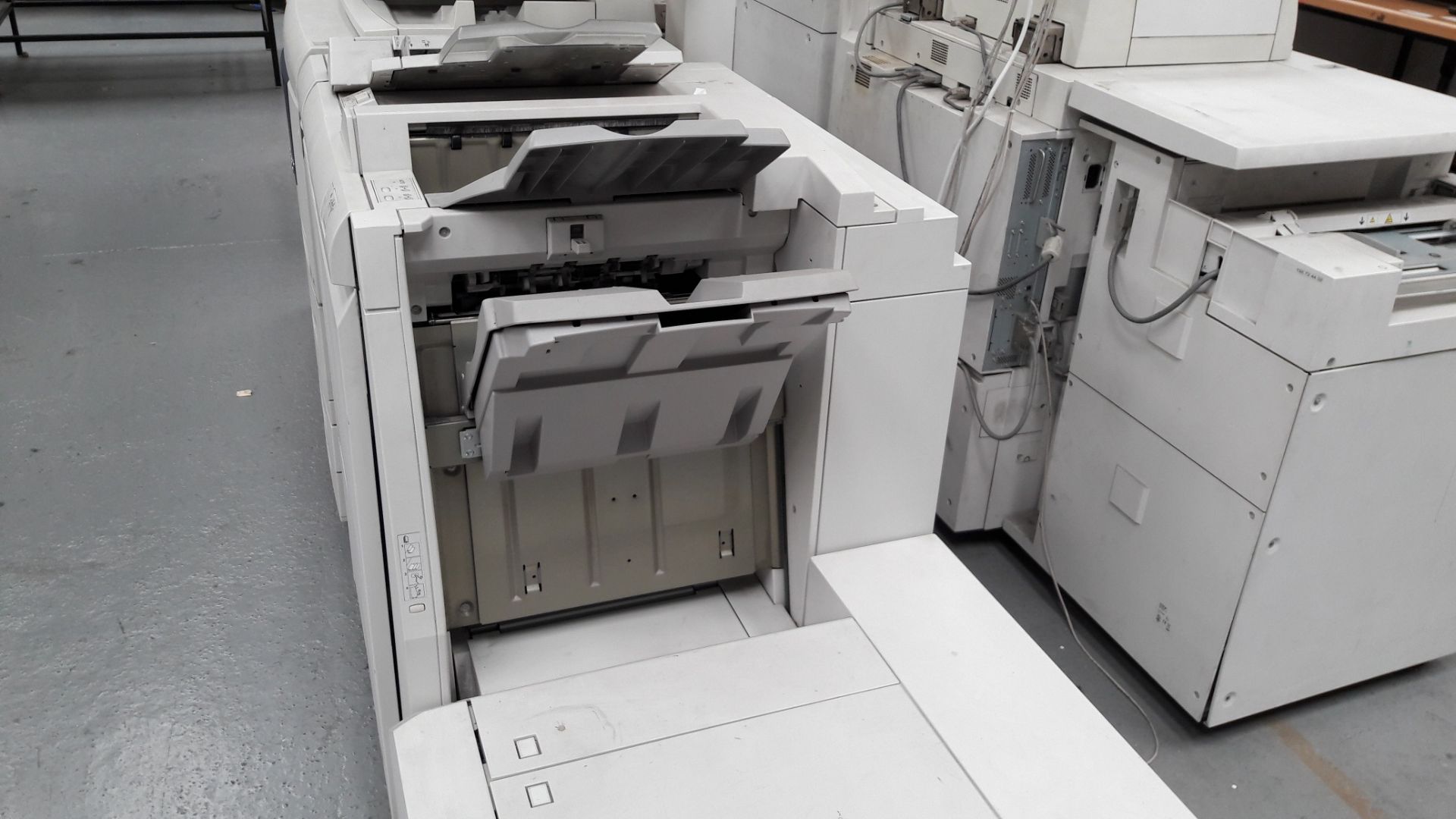 Xerox 4127 high speed copier printer with 7 drawers and 2 tray sorter - Image 3 of 6