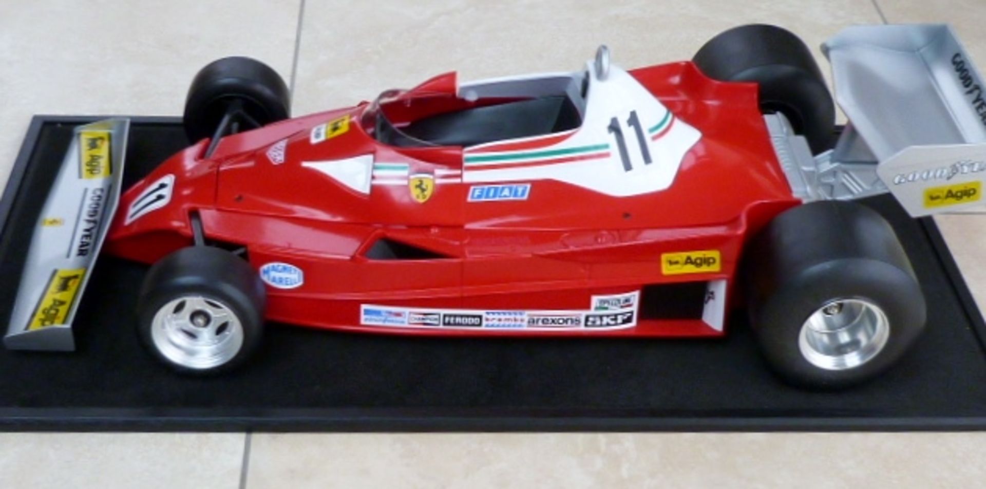 Ferrari 312T3 in 1/8 scale.