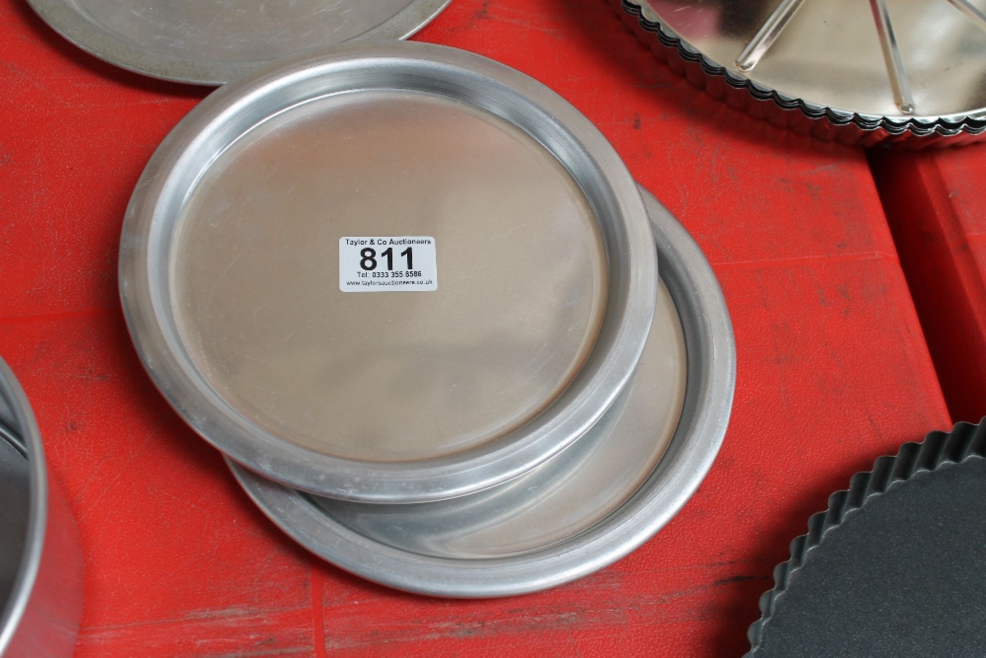 2 x Aluminium pie plates 7"