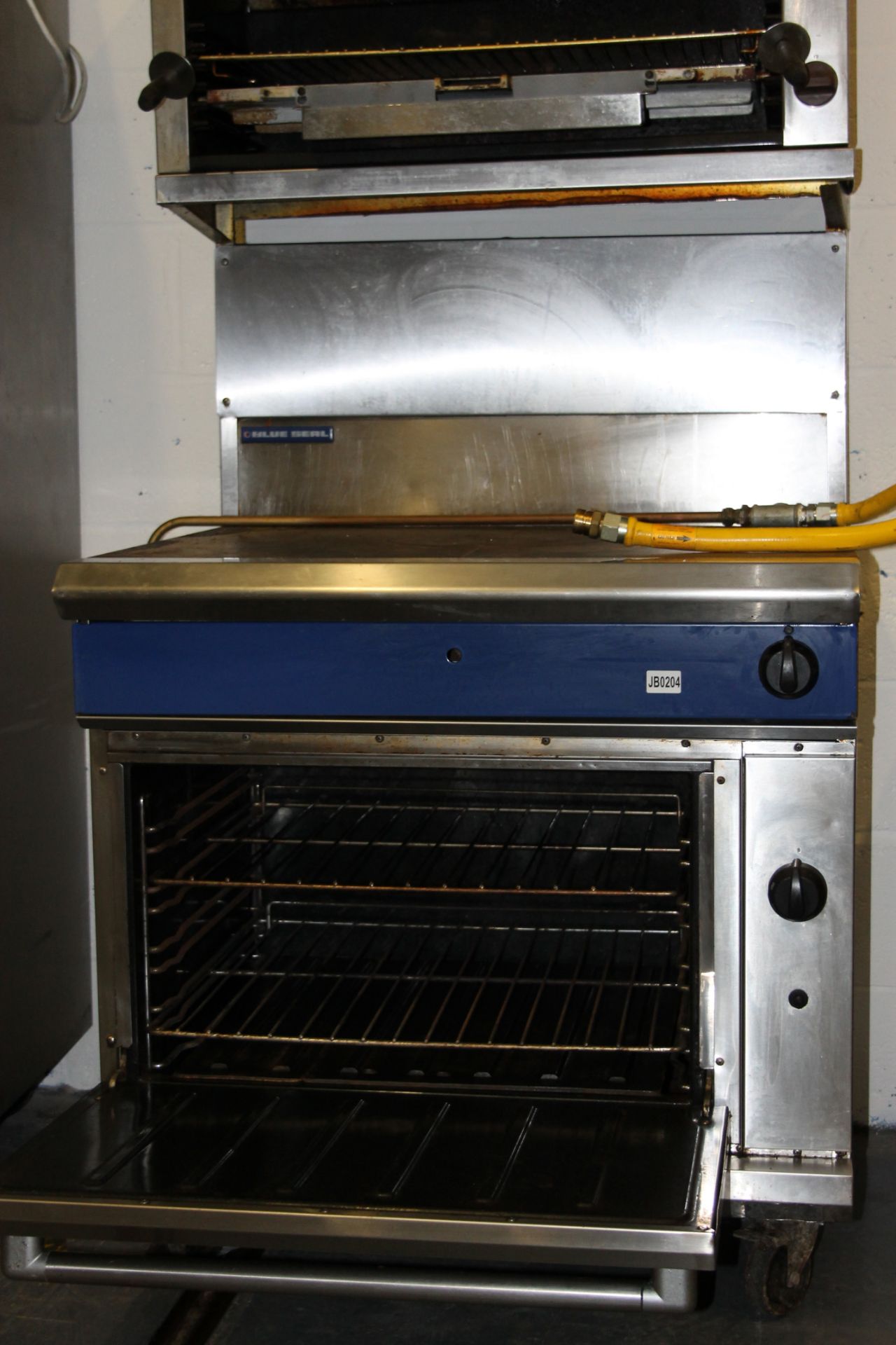 Blue Seal Solid Top Cooker with Double Oven - Gas + Over Head Master Chef Gas Grill - Bild 2 aus 3