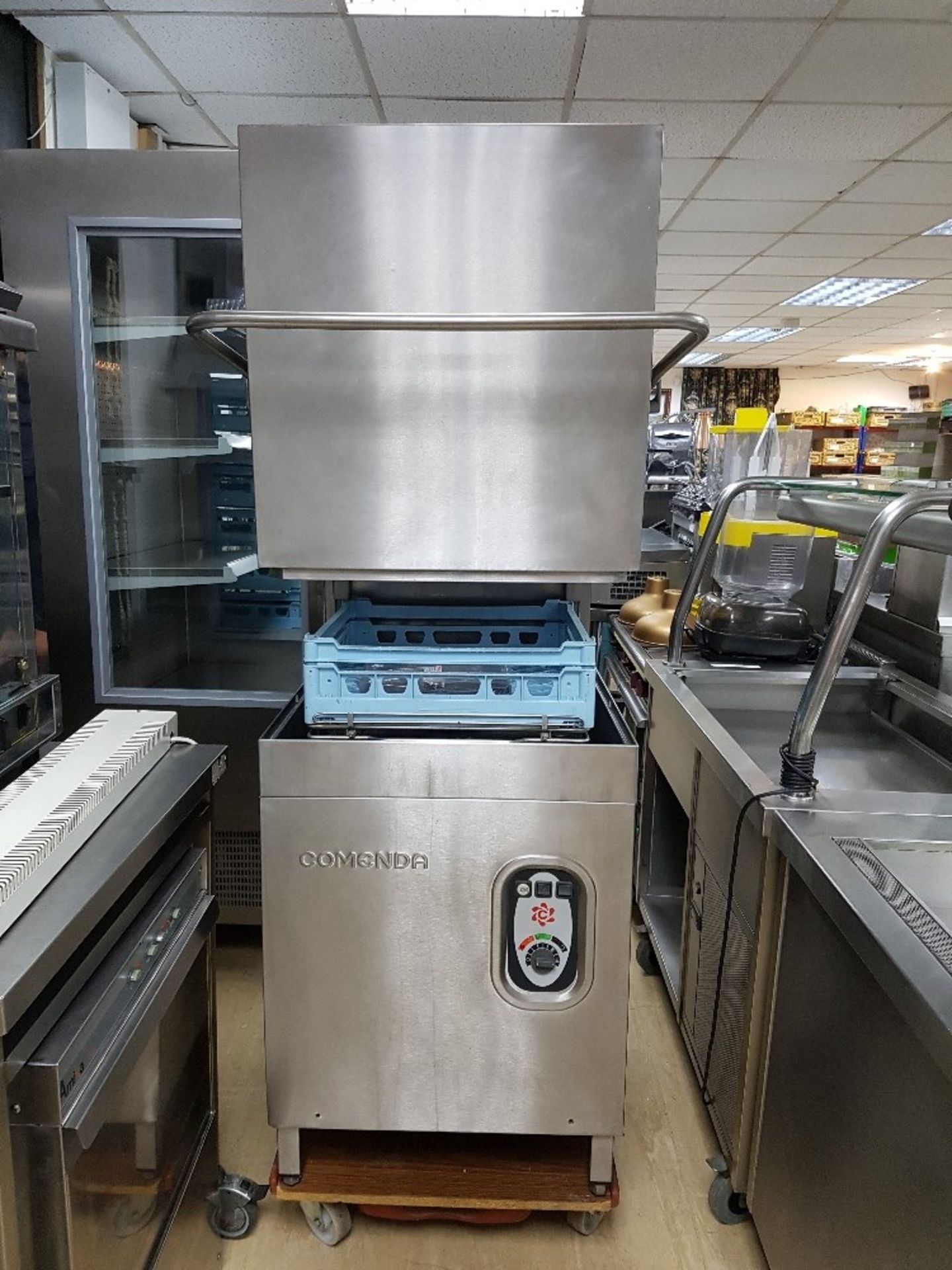 Comenda Passthrough Dishwasher with Basket Can be Single or three phase powered