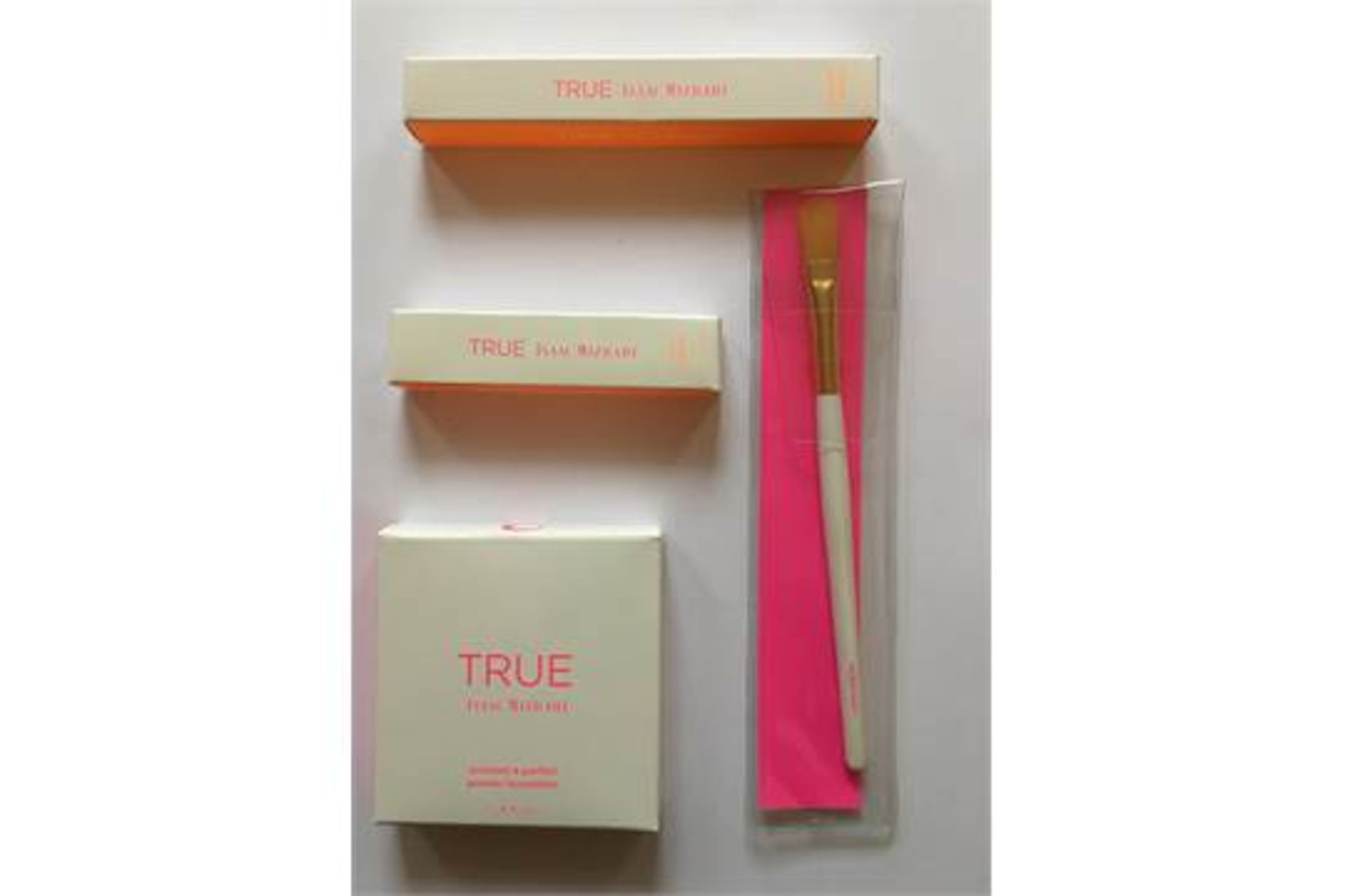 100 x True by Issac Mizrahi – 4 Item Gift Set – RRP £60 per set Each set is individually packed in a