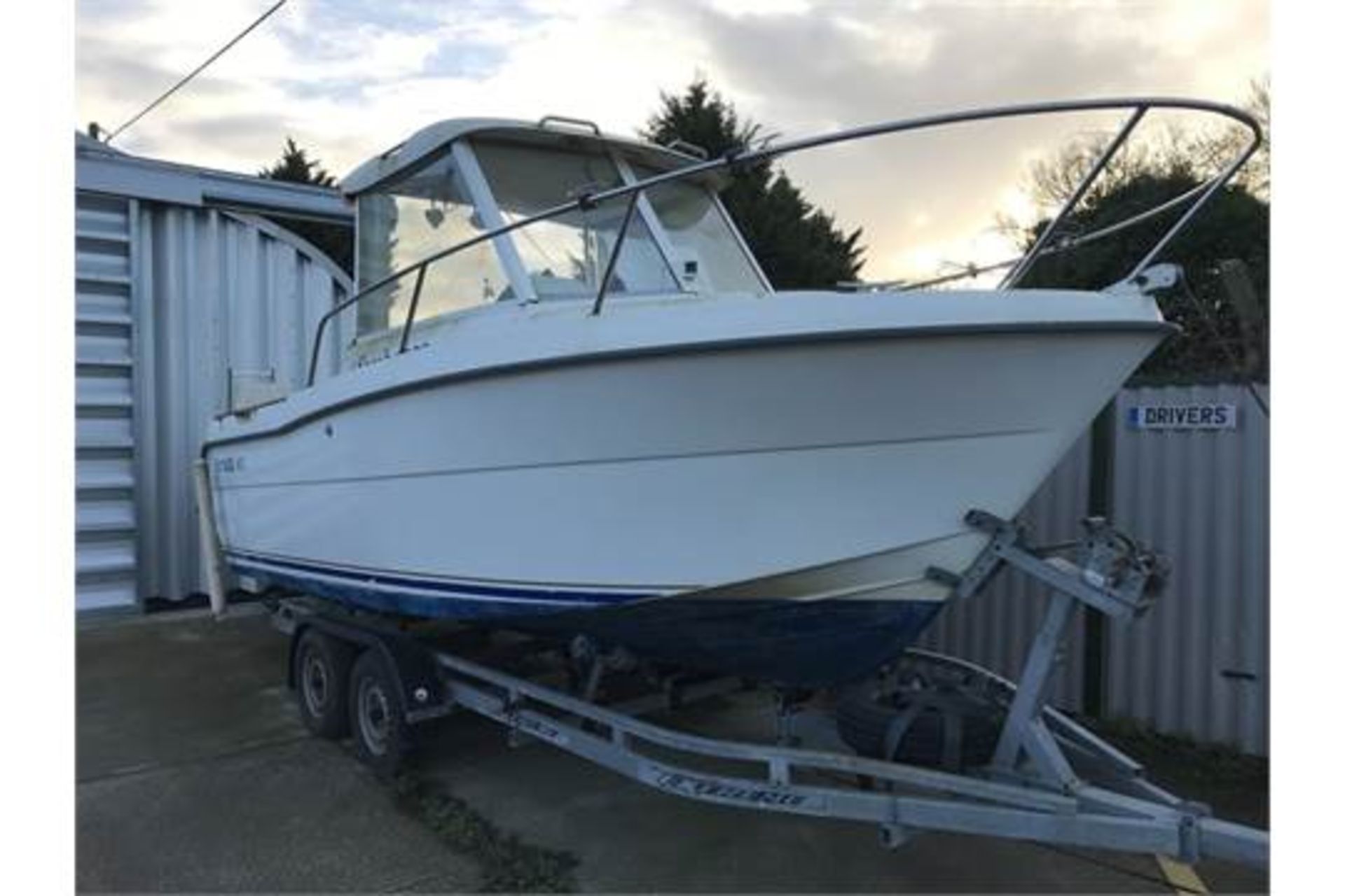 20 Foot Benetau Antares 600 Fishing / Leisure Boat Enclosed Cabin with Luxury Captains Seats   Front - Image 4 of 4