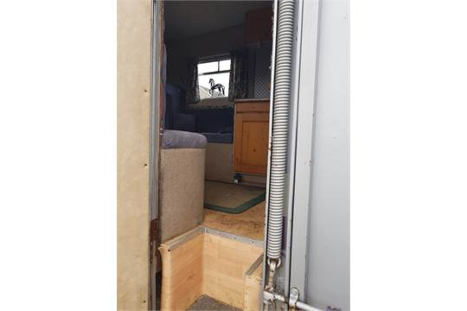 Horse Box – Solid Older Box- stalled for 3 – NO VAT MOT: Expires June 2018 Mileage : 368,000 Side - Image 5 of 5