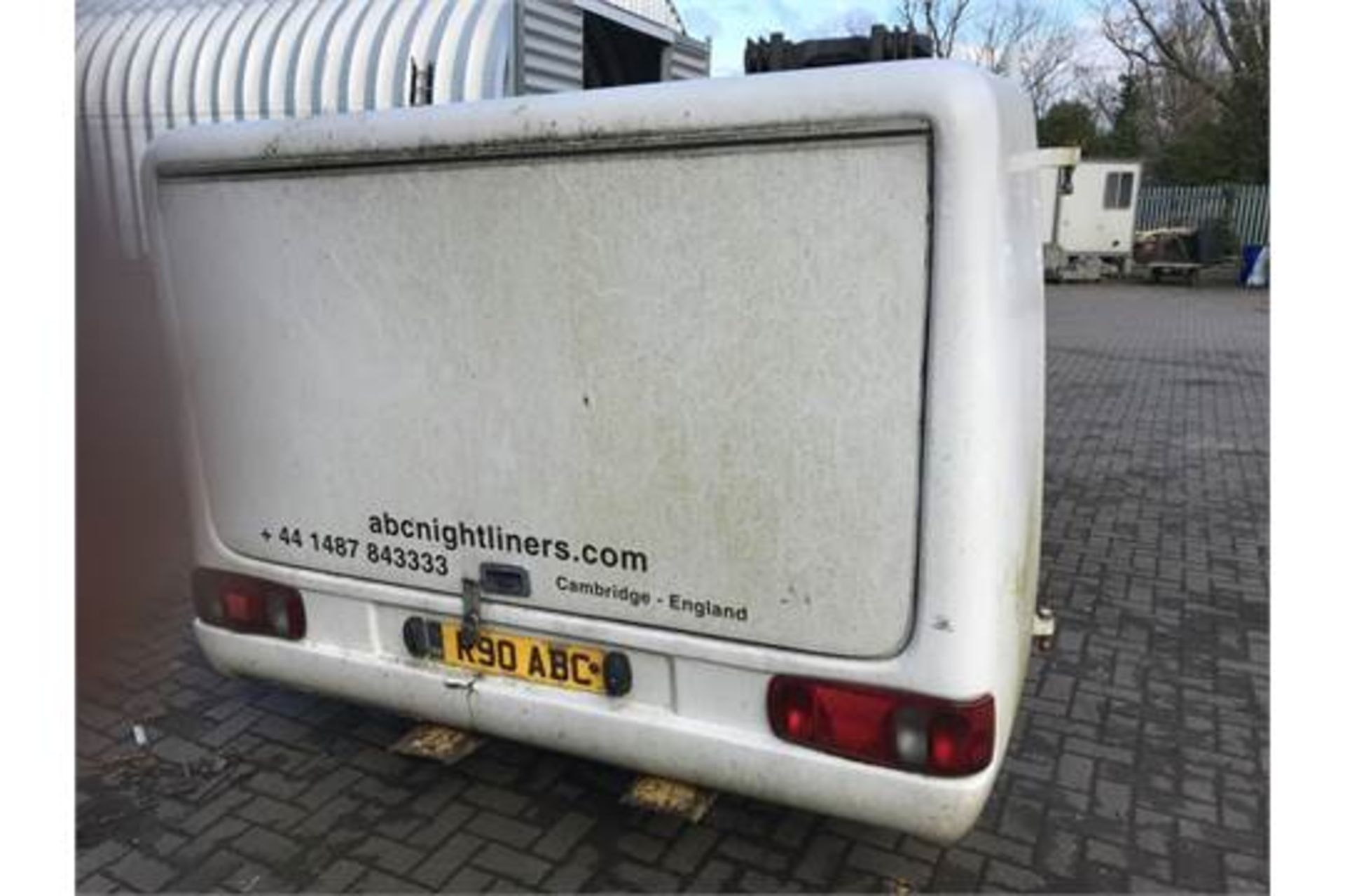 White Ski Box   Buyer to collect from Cambridgeshire - Image 2 of 2