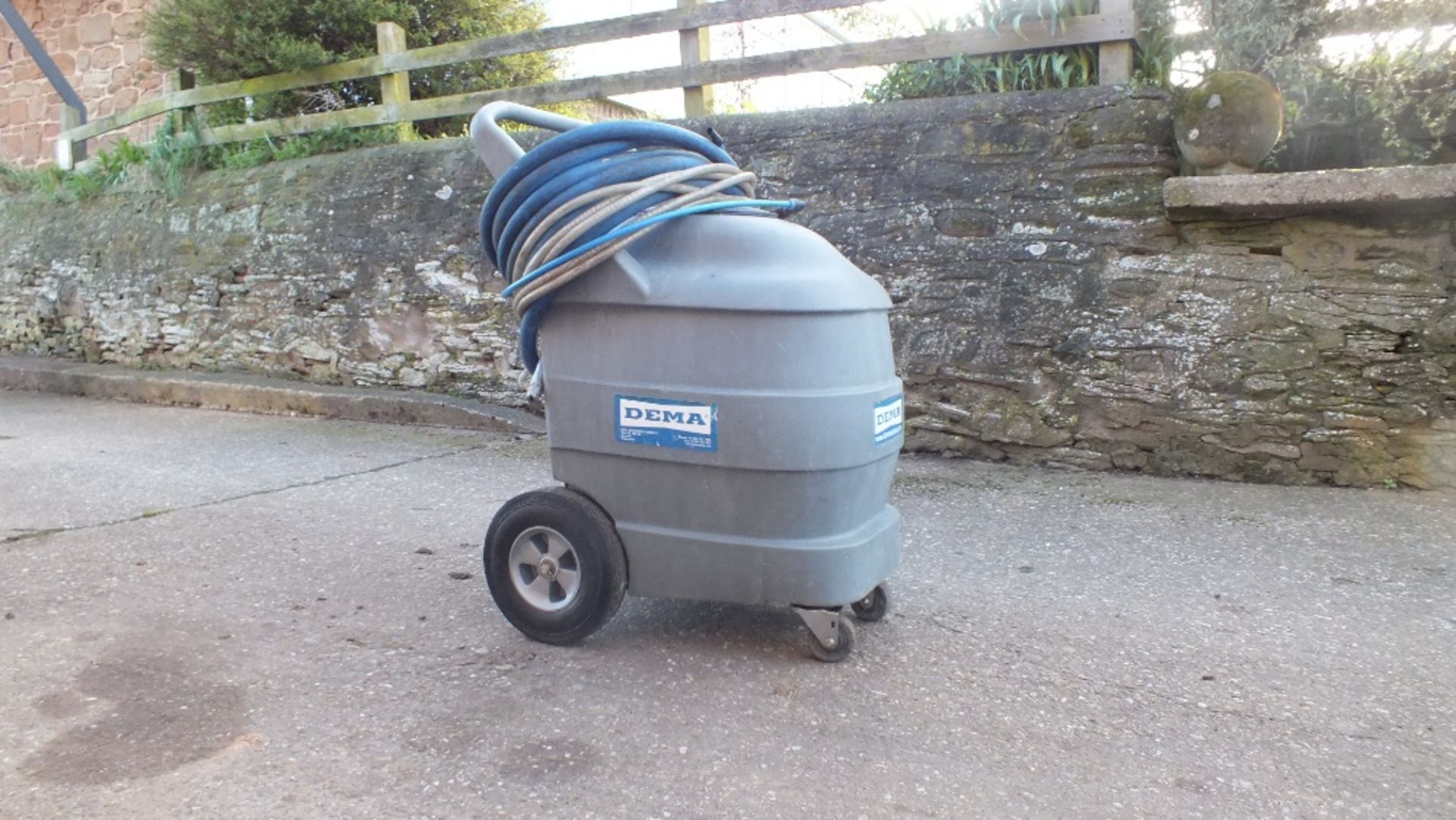 DEMA Foam Floor Cleaning Machine -with Nozzle Tested Working Lift out charge £10 Buyer to collect - Image 2 of 4