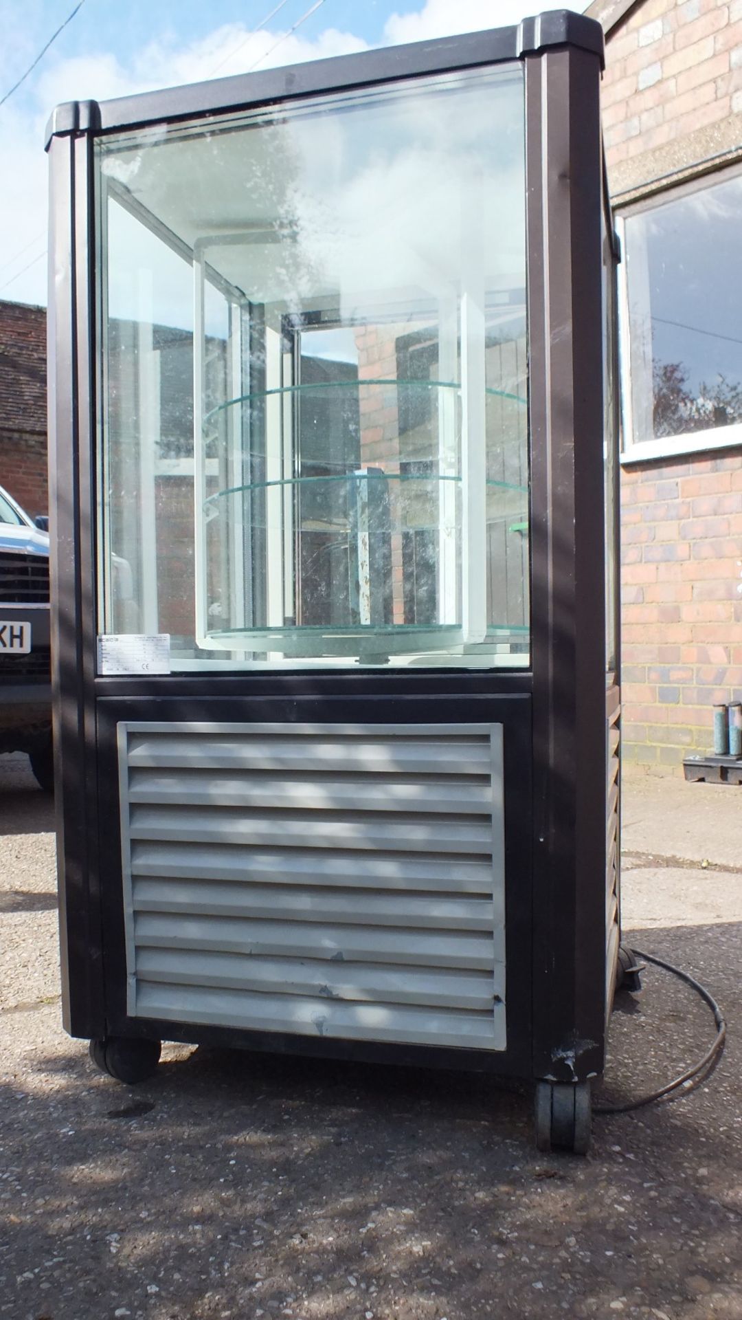 SCAIOLA 250 ERG Refrigerated Rotating Display Unit W70cm x H128cm -1ph – Good Working Order Lift out - Image 2 of 2