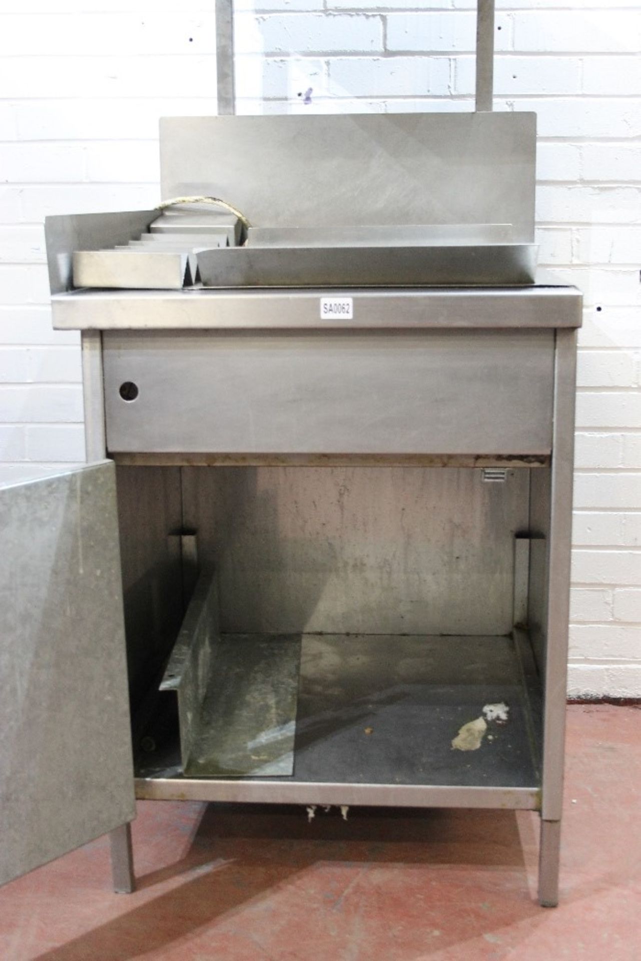 Stainless Steel Mobile Chip Scuttle with Heat Lamps +   Under Storage -1ph – W65cm x H140cm x D70cm - Image 3 of 4