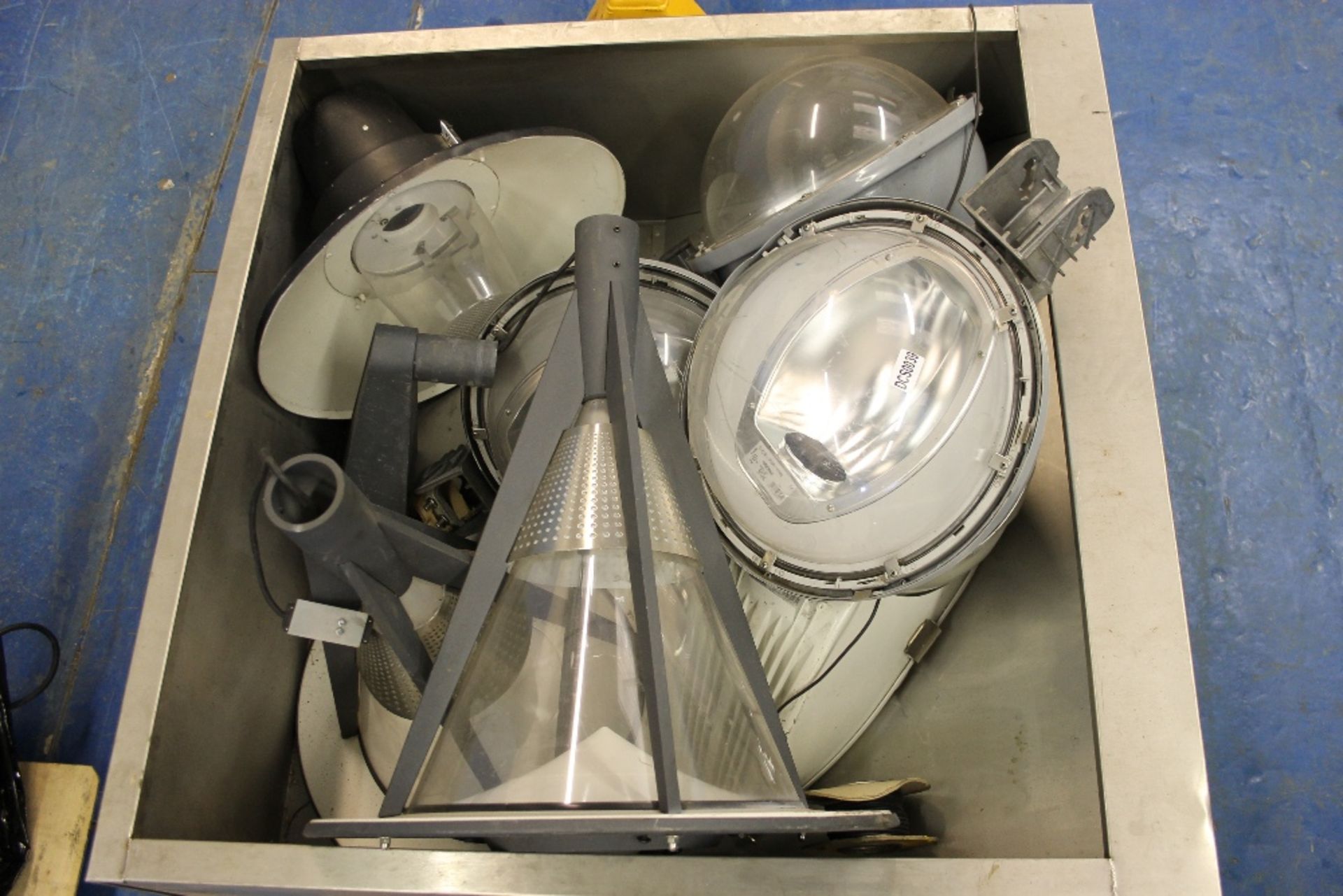 6 x Large Warehouse / Industrial Lights in Crate – NO VAT - Image 2 of 2