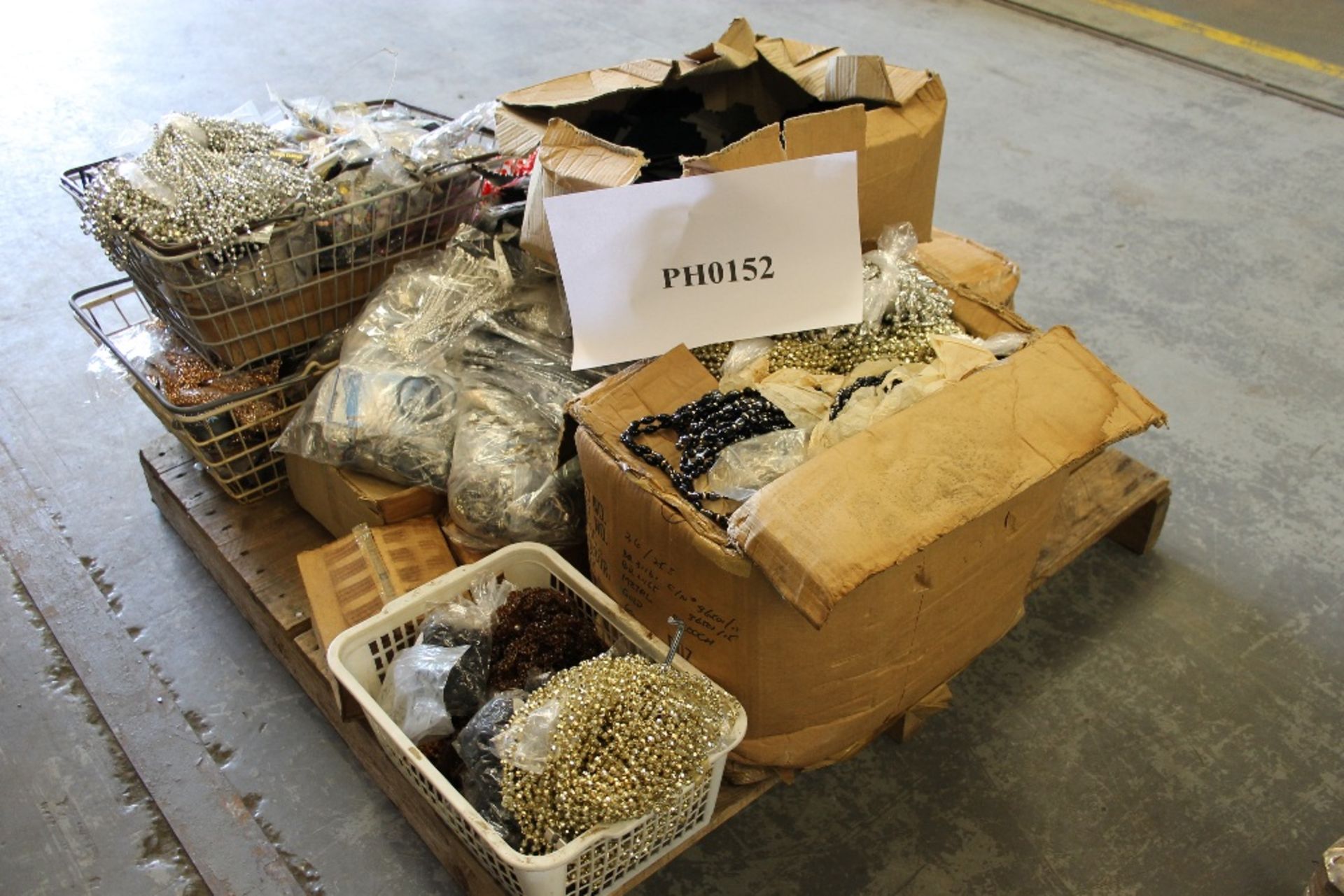 Half Pallet of Assorted Costume Jewellery – NO VAT Parcel consists of Earnings, Broaches, - Image 3 of 3