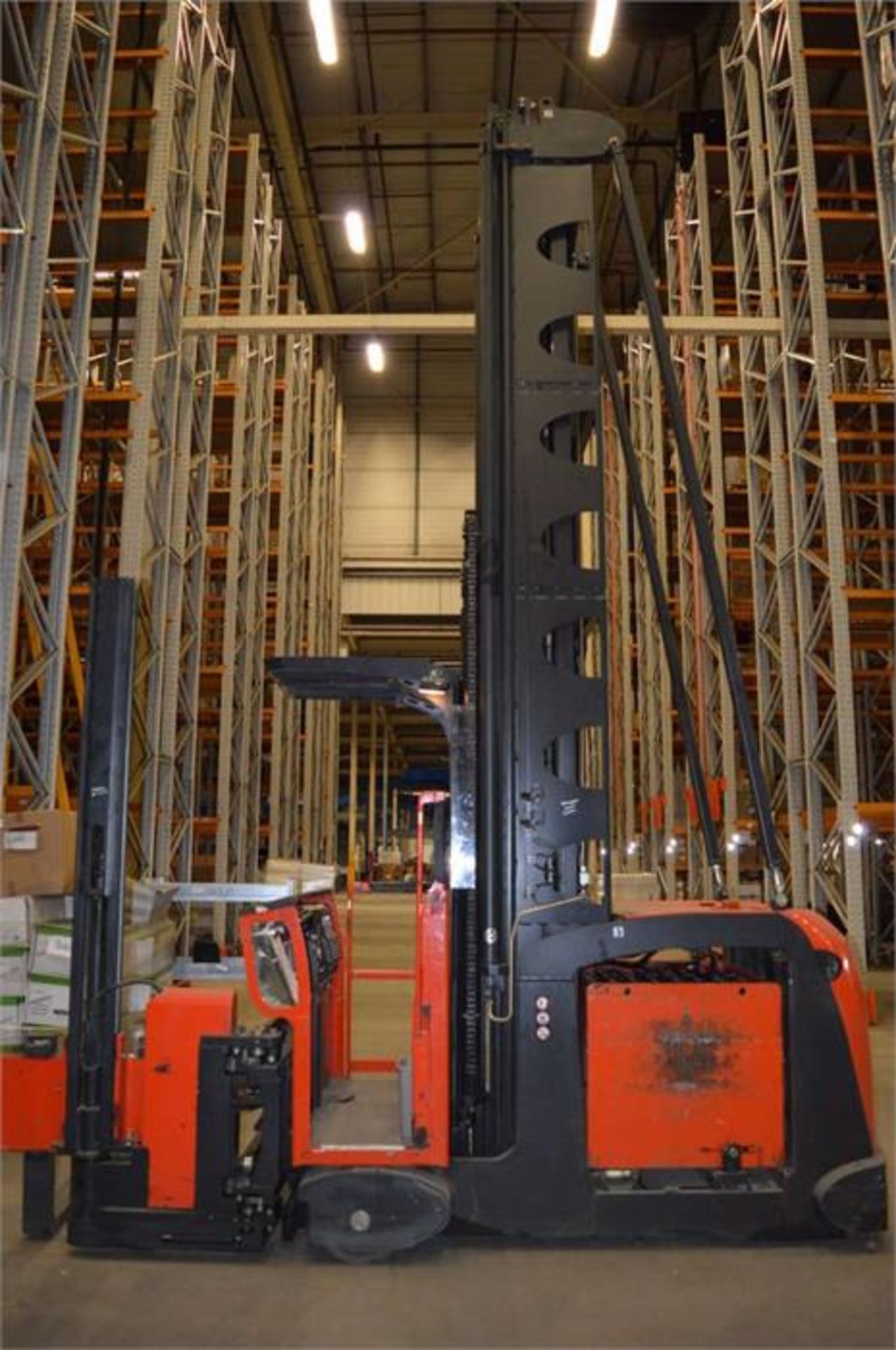 2010 Linde Electric Fork Lift Truck – Type K 1250kg Very narrow aisle electric high level order