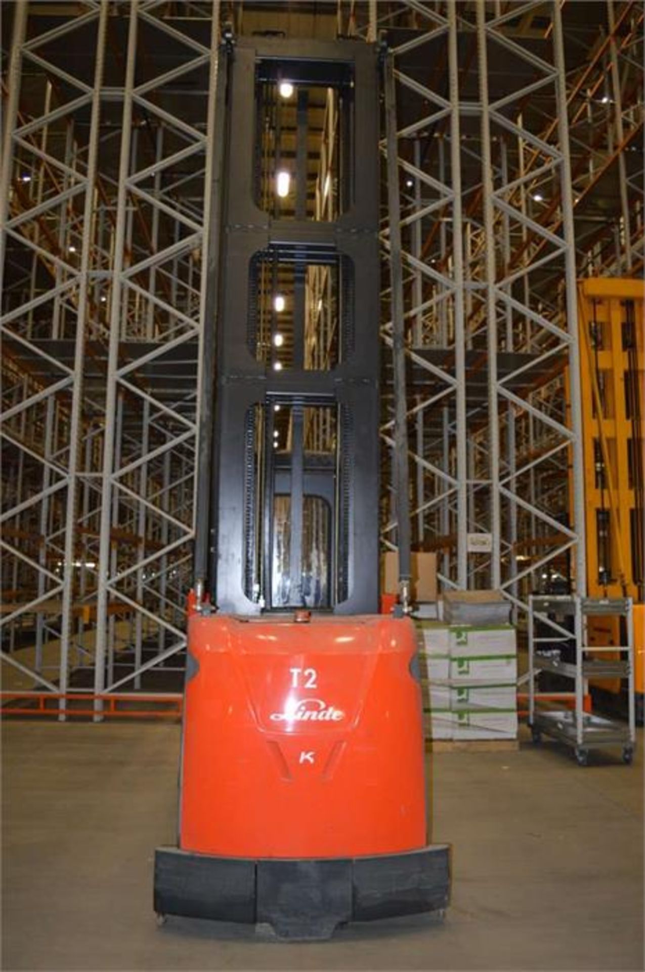 2010 Linde Electric Fork Lift Truck – Type K 1250kg Very narrow aisle electric high level order - Image 6 of 7