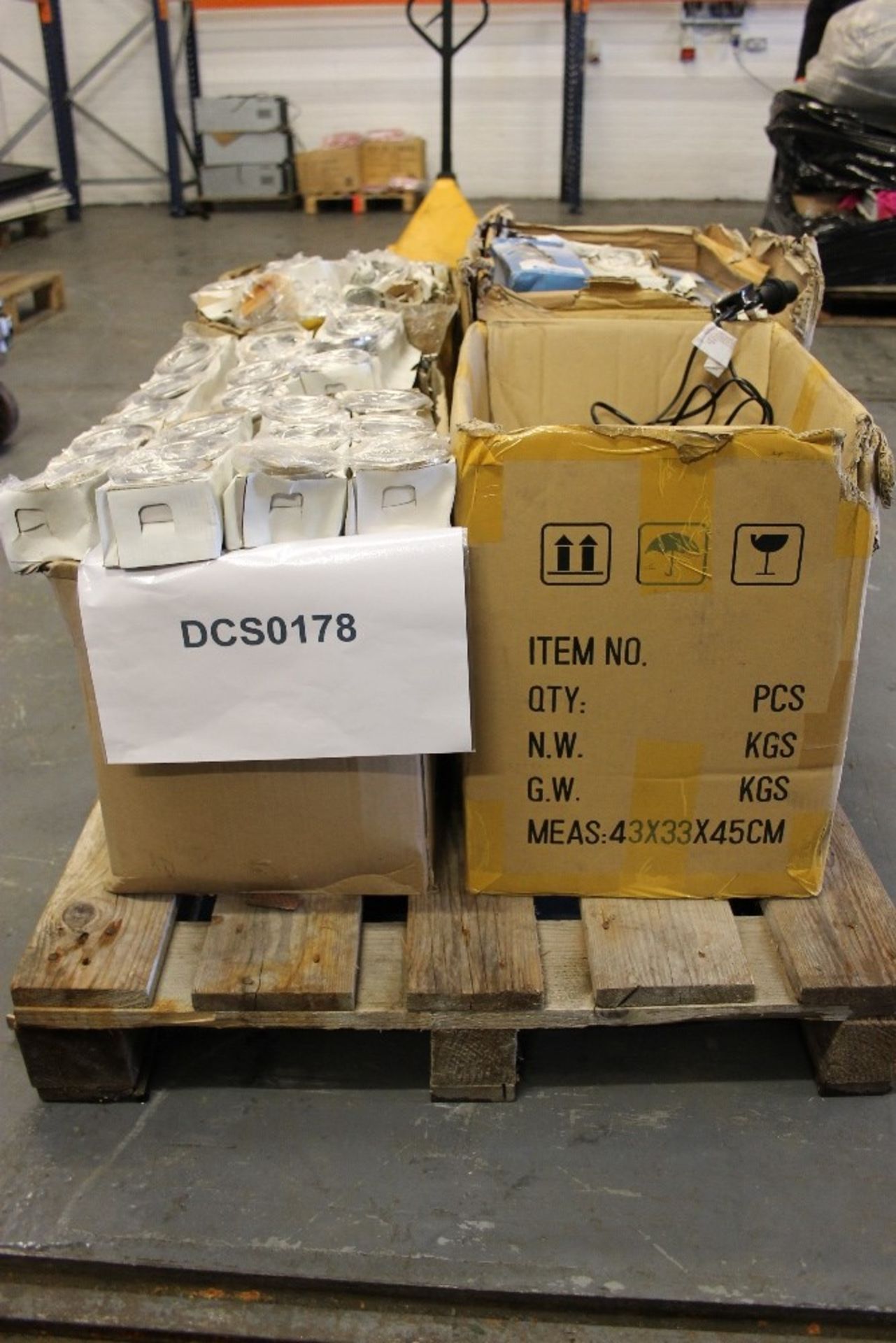 Pallet of 8 x New and “as new” Sky Lights & Spot Lights + Lamp Fitting (KHT-188) –