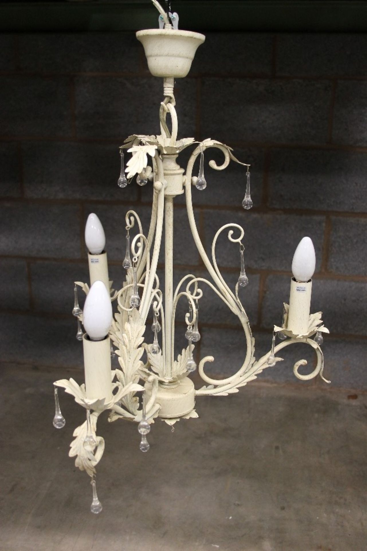 Pallet of Chandeliers – Assorted styles / colours as found – NO VAT - Image 4 of 4
