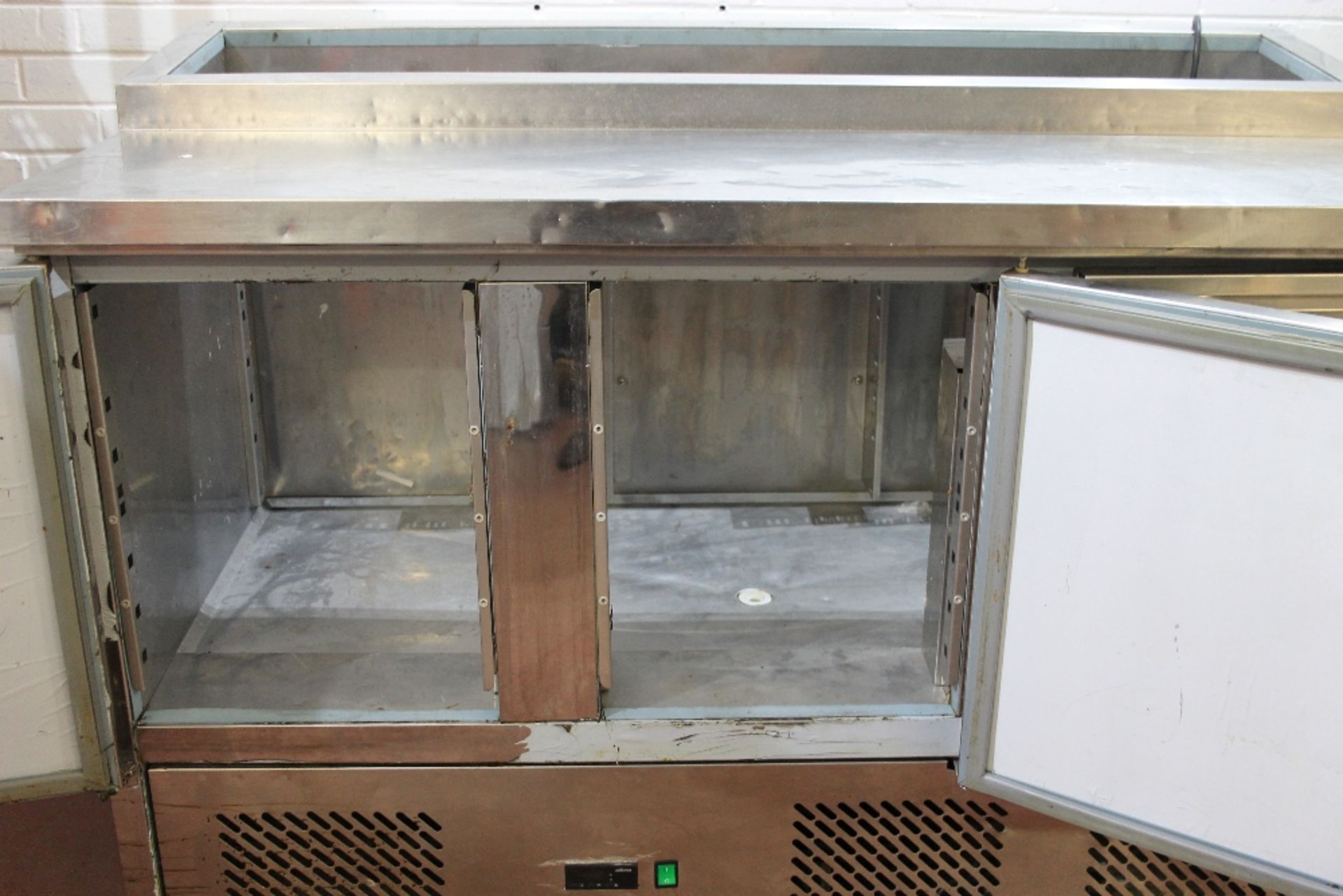 Polar 3 Door Pizza / Salad Prep Unit – No Pots – No Shelves Model PS5300 – 1ph- W137cm x H95cm x - Image 2 of 3