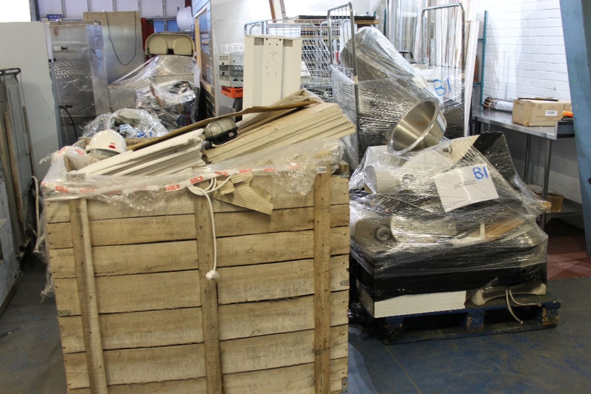 Contractors Surplus Stock to Clear - (B1) Large Job Lot of Contractor Stock – includes approximately - Image 12 of 13