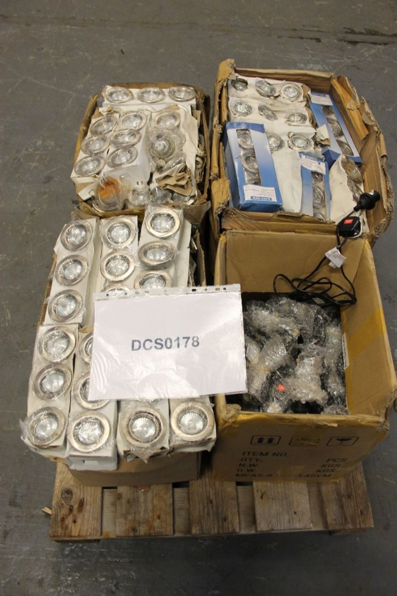 Pallet of 8 x New and “as new” Sky Lights & Spot Lights + Lamp Fitting (KHT-188) – - Image 2 of 2