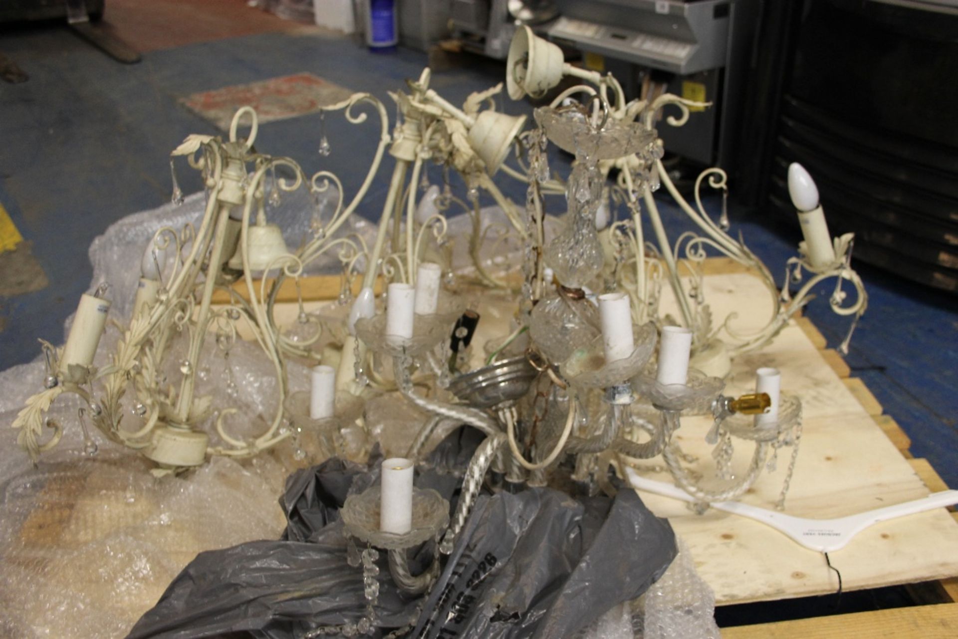 Pallet of Chandeliers – Assorted styles / colours as found – NO VAT - Image 3 of 4