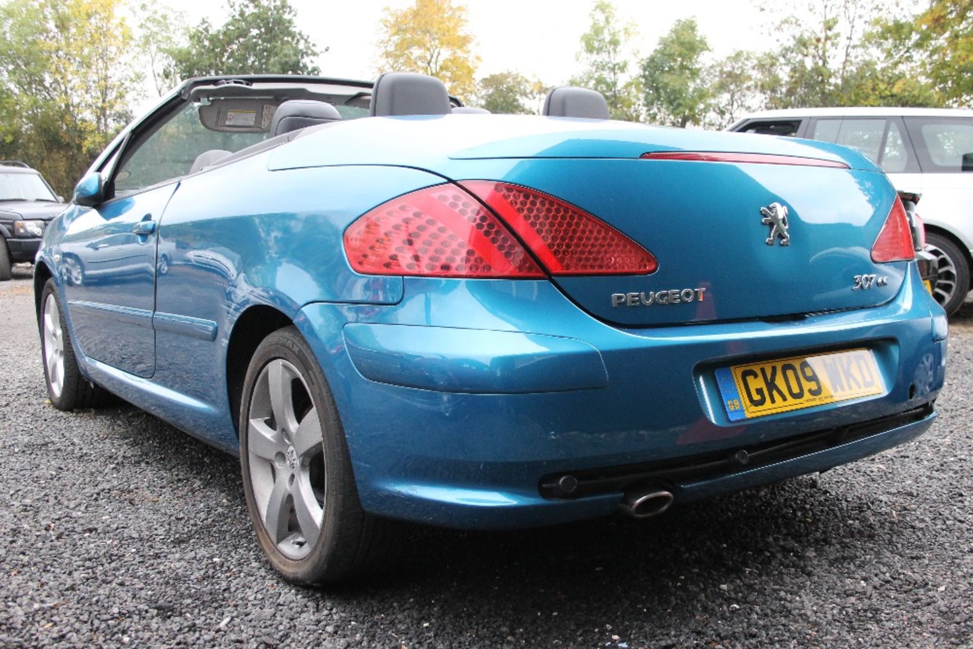 Peugeot 307cc 3 Dr Blue – Manual – Runner - Reg: GK09 WKD Mileage: 86,237 MOT: Expired 06/09/2018 - Image 2 of 8