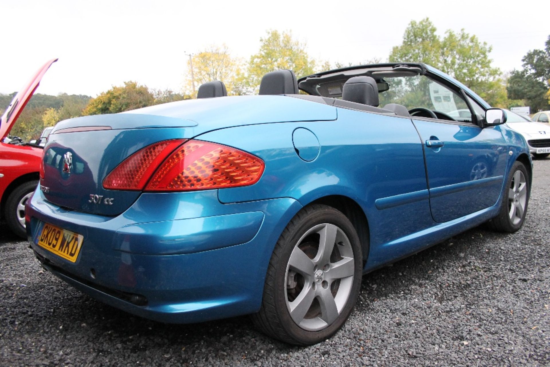 Peugeot 307cc 3 Dr Blue – Manual – Runner - Reg: GK09 WKD Mileage: 86,237 MOT: Expired 06/09/2018 - Image 5 of 8