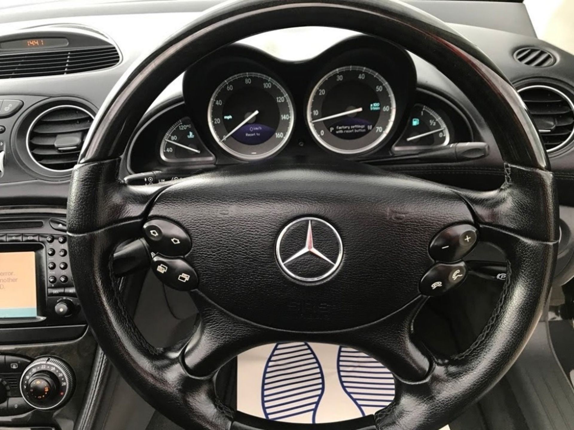 Mercedes Benz SL500 Convertible - 2002 – Black – J3 LUDRegistration: J3 LUDOwners: 2Mileage: 41, - Image 9 of 13