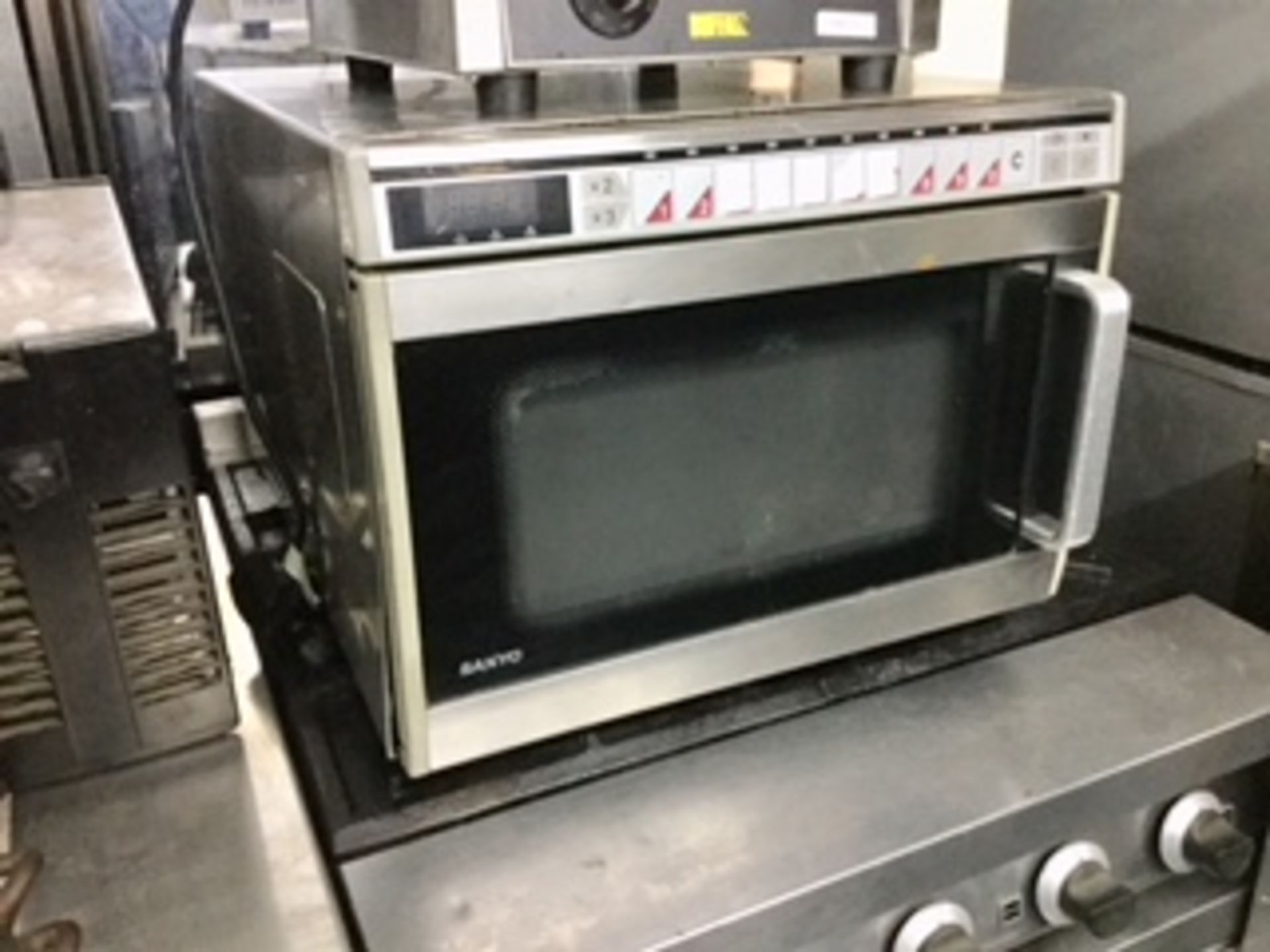 Sanyo Microwave – NO VAT