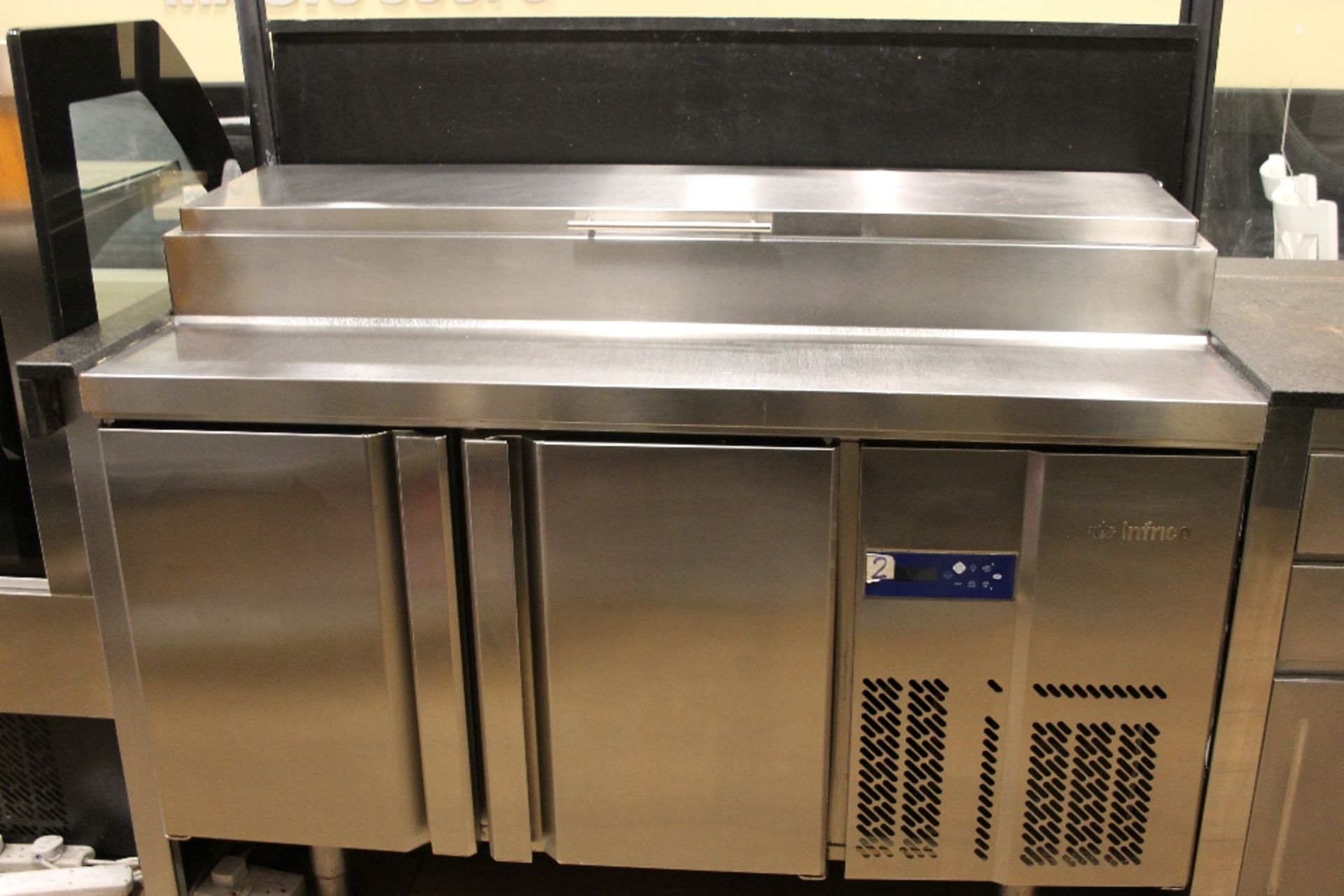 Huge Cafeteria Corner Service Counter – approx W330cm x D80cm to the front + 300cm x 80cm right side - Image 4 of 7