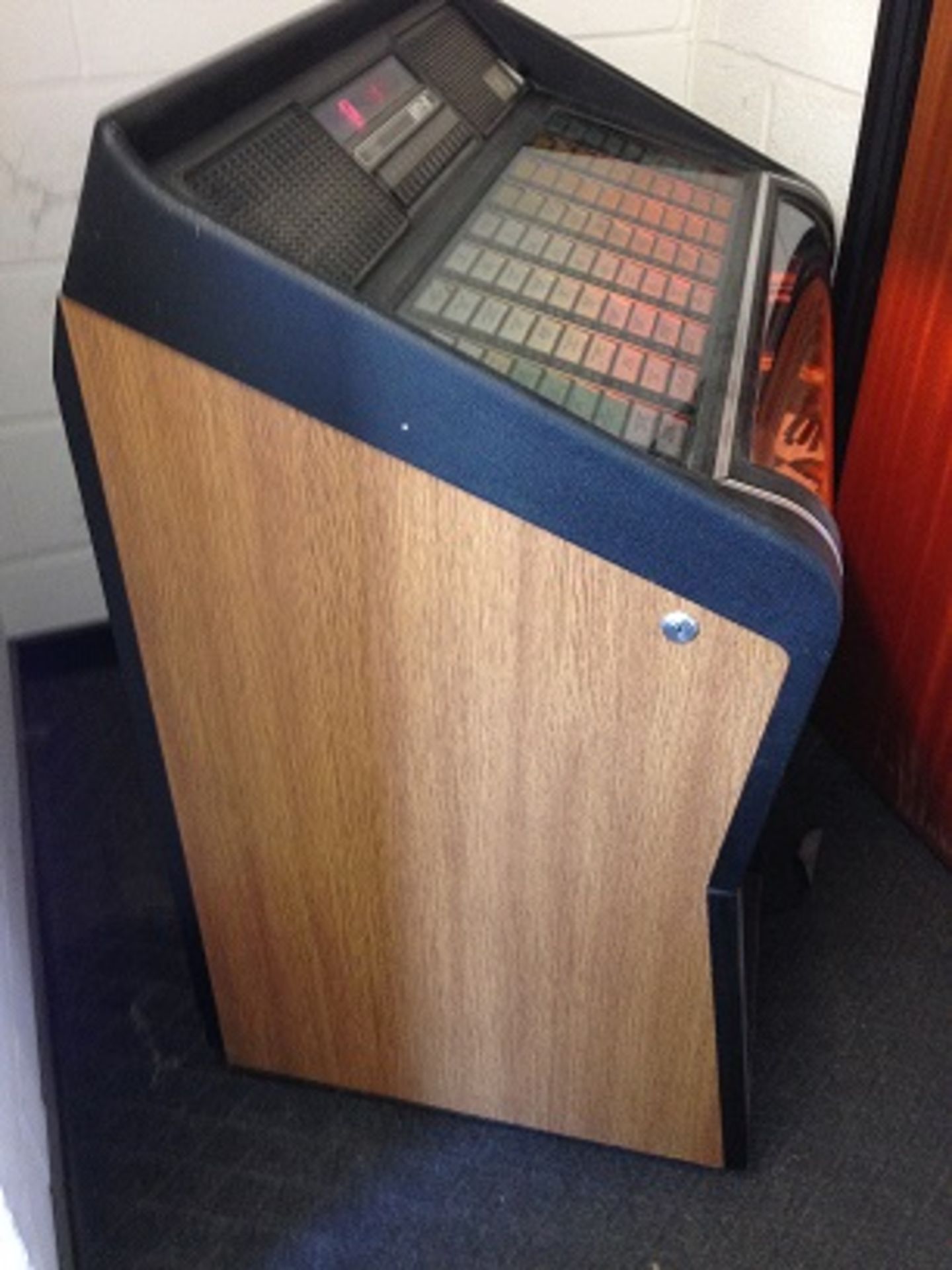 NSM Juke Box – Vinyl Records – Good Condition  & complete with Vinyl Records Requires Servicing to - Image 2 of 4