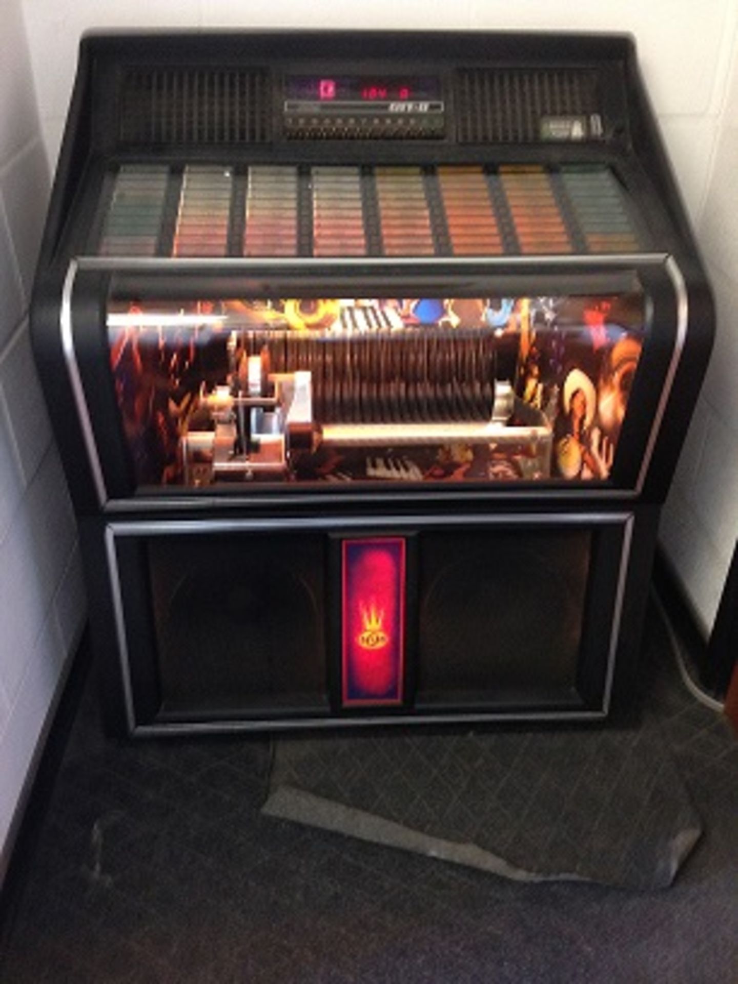 NSM Juke Box – Vinyl Records – Good Condition  & complete with Vinyl Records Requires Servicing to