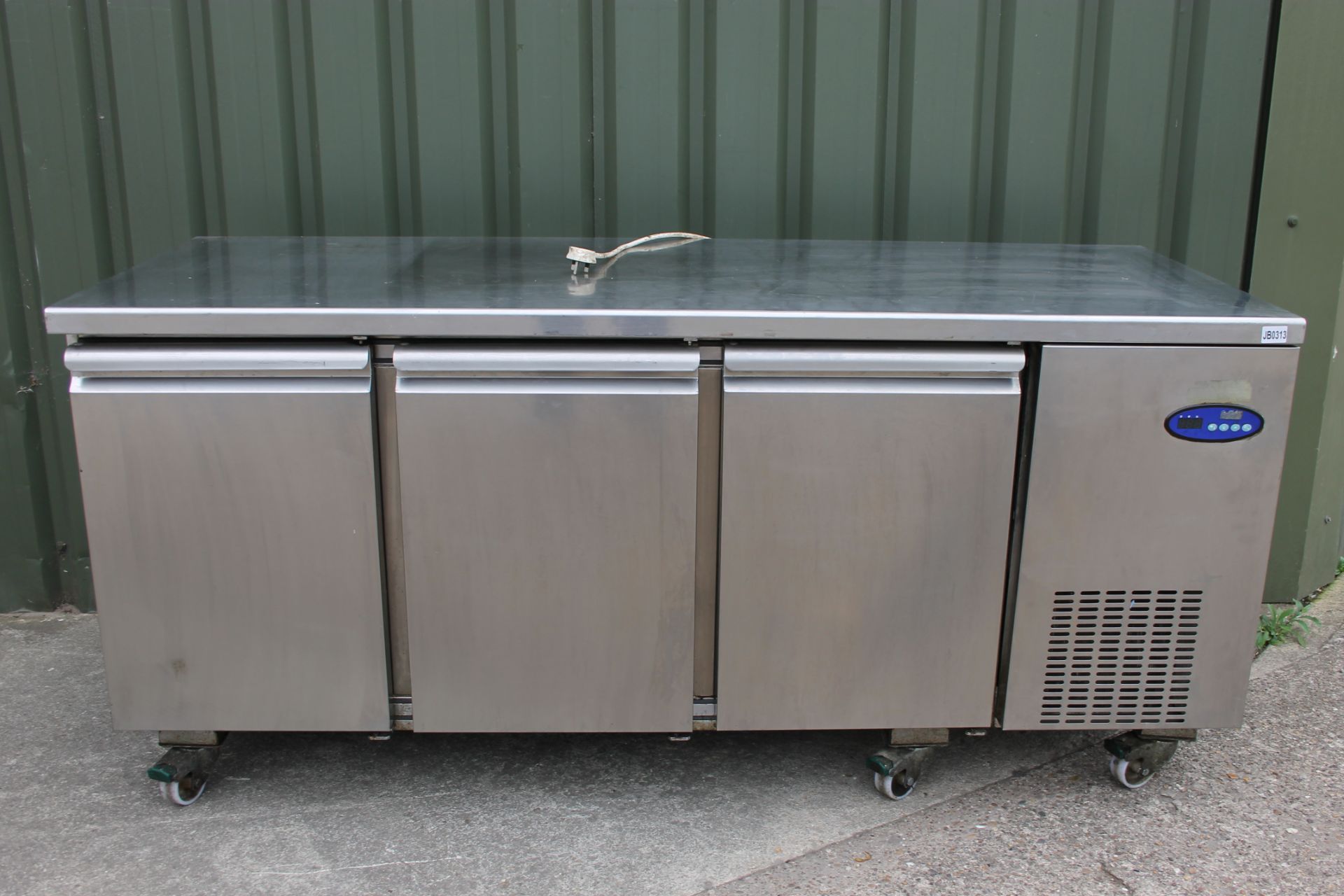LTH Three Door Stainless Steel Bench Freezer – PHZ3/1R-1R-1R only 3 shelves - Image 3 of 3