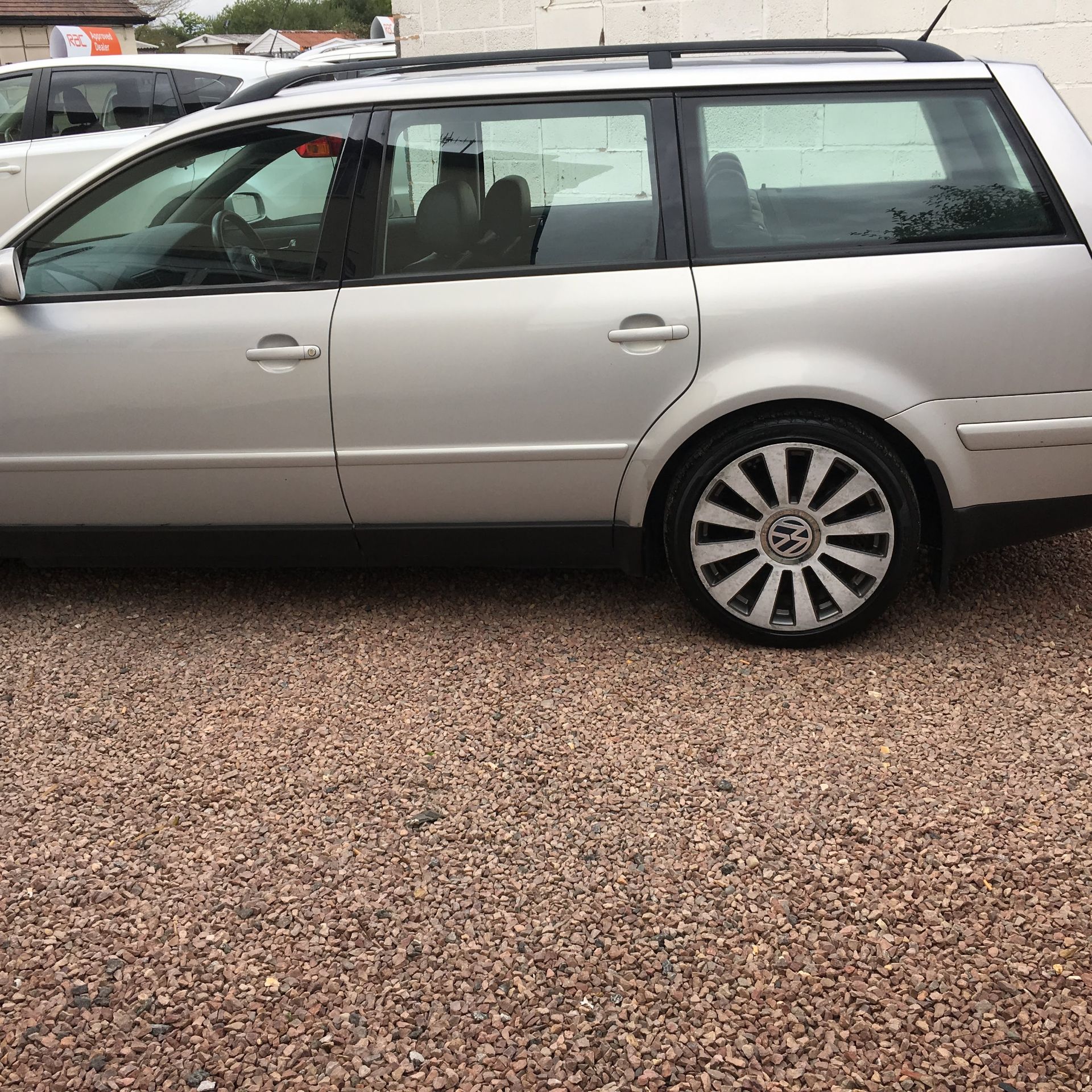 VW Passat Estate 2.5TDi – Silver – Diesel – V362 ERB Registered 1999 Mileage: 126,000 - Bild 2 aus 8