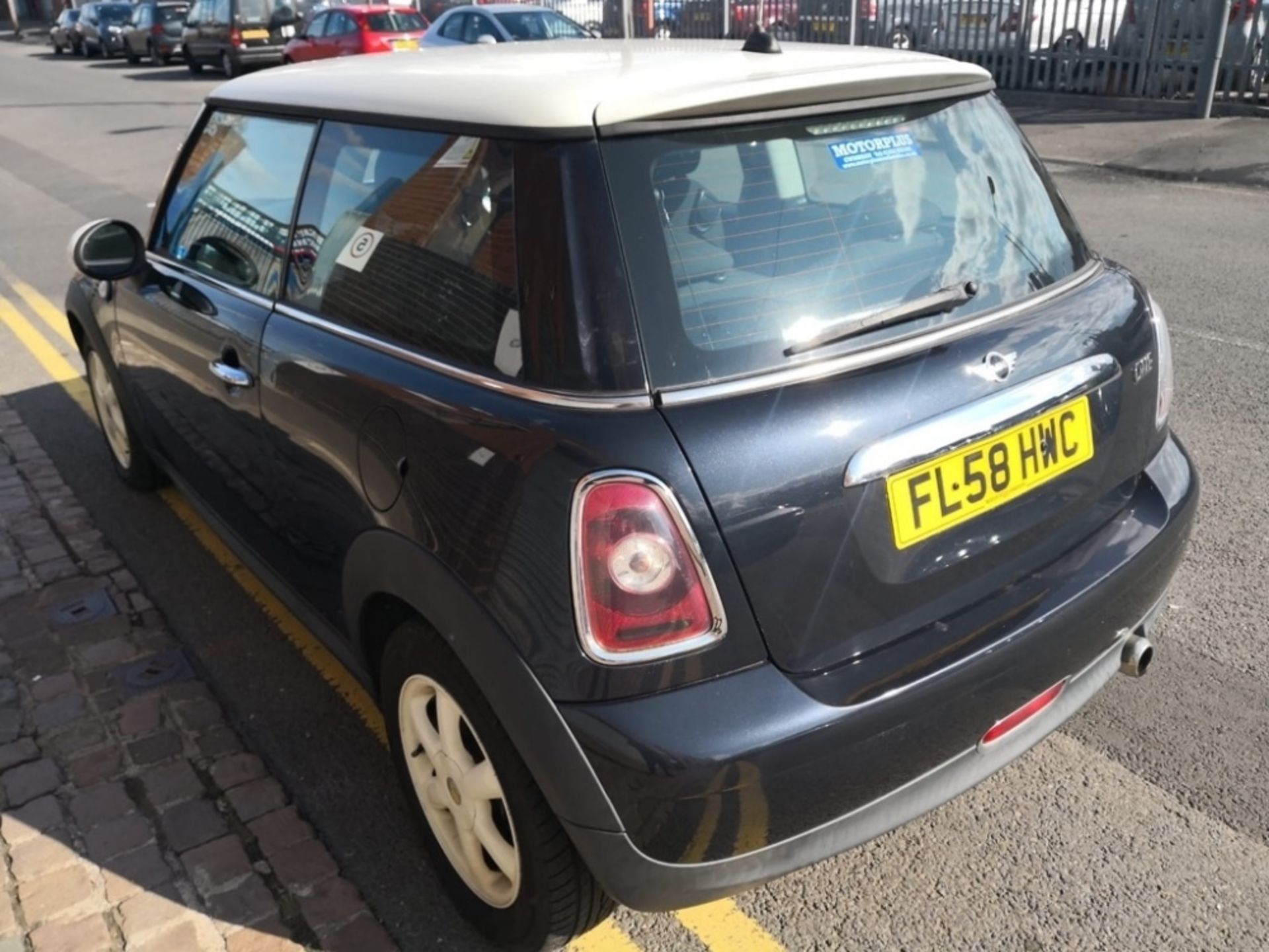 Mini Hatch 1.4 One 3Dr – Petrol – Manual - Black Reg: FL58 HWC Mileage: 60,000 MOT: 17-08-2019 - Image 4 of 6