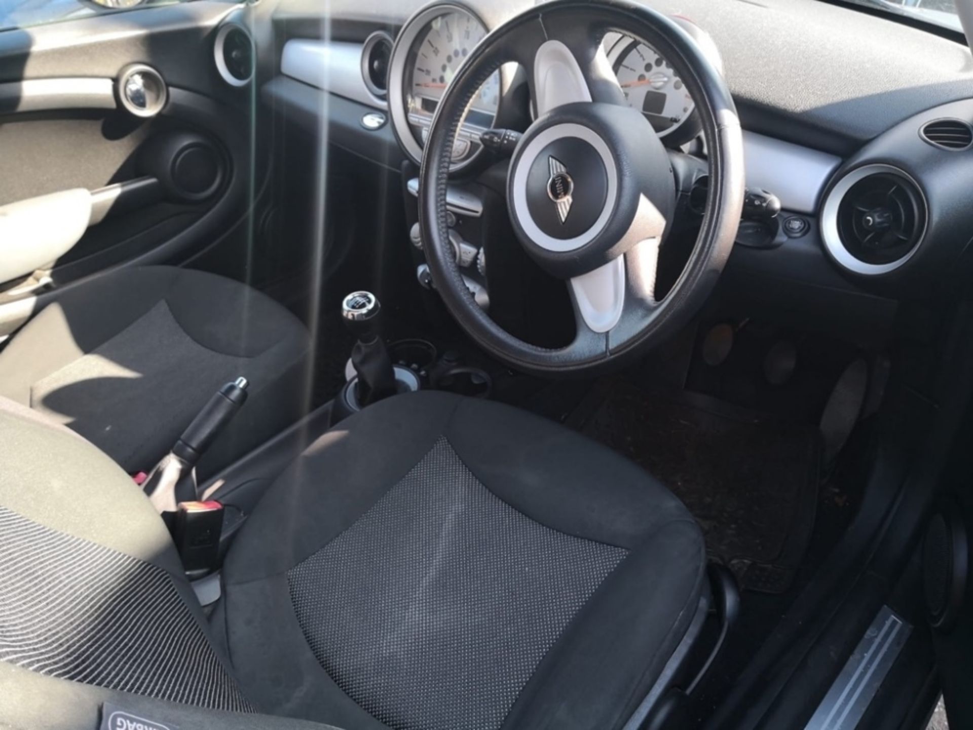 Mini Hatch 1.4 One 3Dr – Petrol – Manual - Black Reg: FL58 HWC Mileage: 60,000 MOT: 17-08-2019 - Image 5 of 6