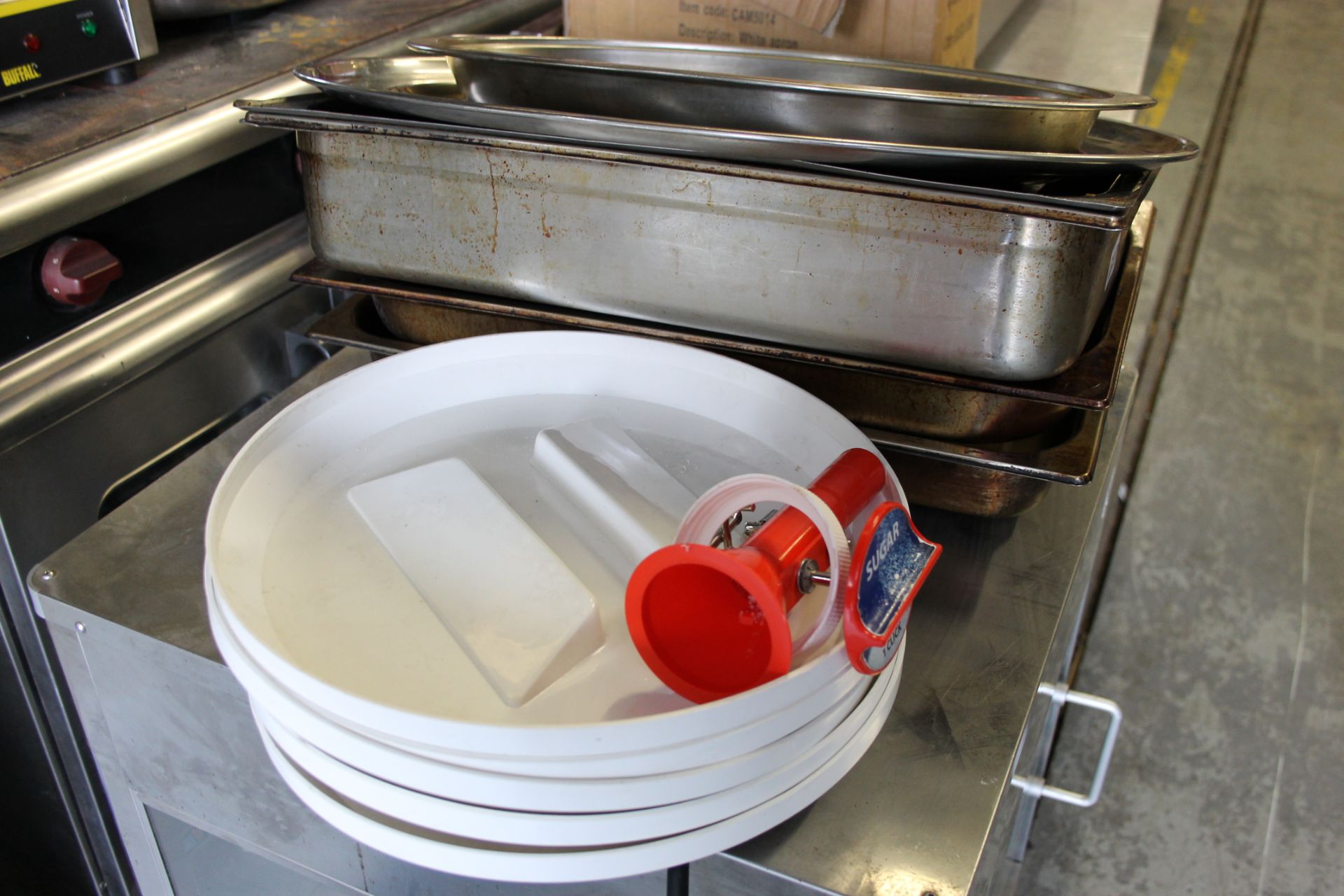 Job Lot Various Meat Trays, Tins, Plastic Lids & Sugar Dispenser - Image 3 of 3