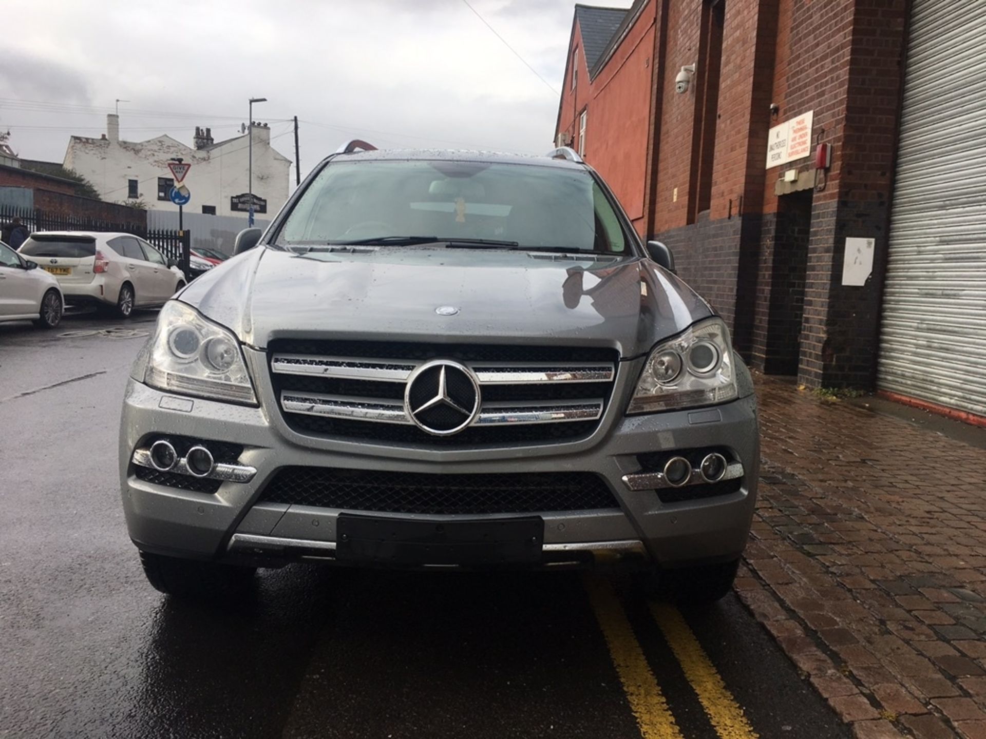 Mercedes Benz GL Class 3.0 GL350 CDI Blue Efficiency 5 Dr -Diesel – SilverReg: CK60 UTZ – - Image 2 of 6