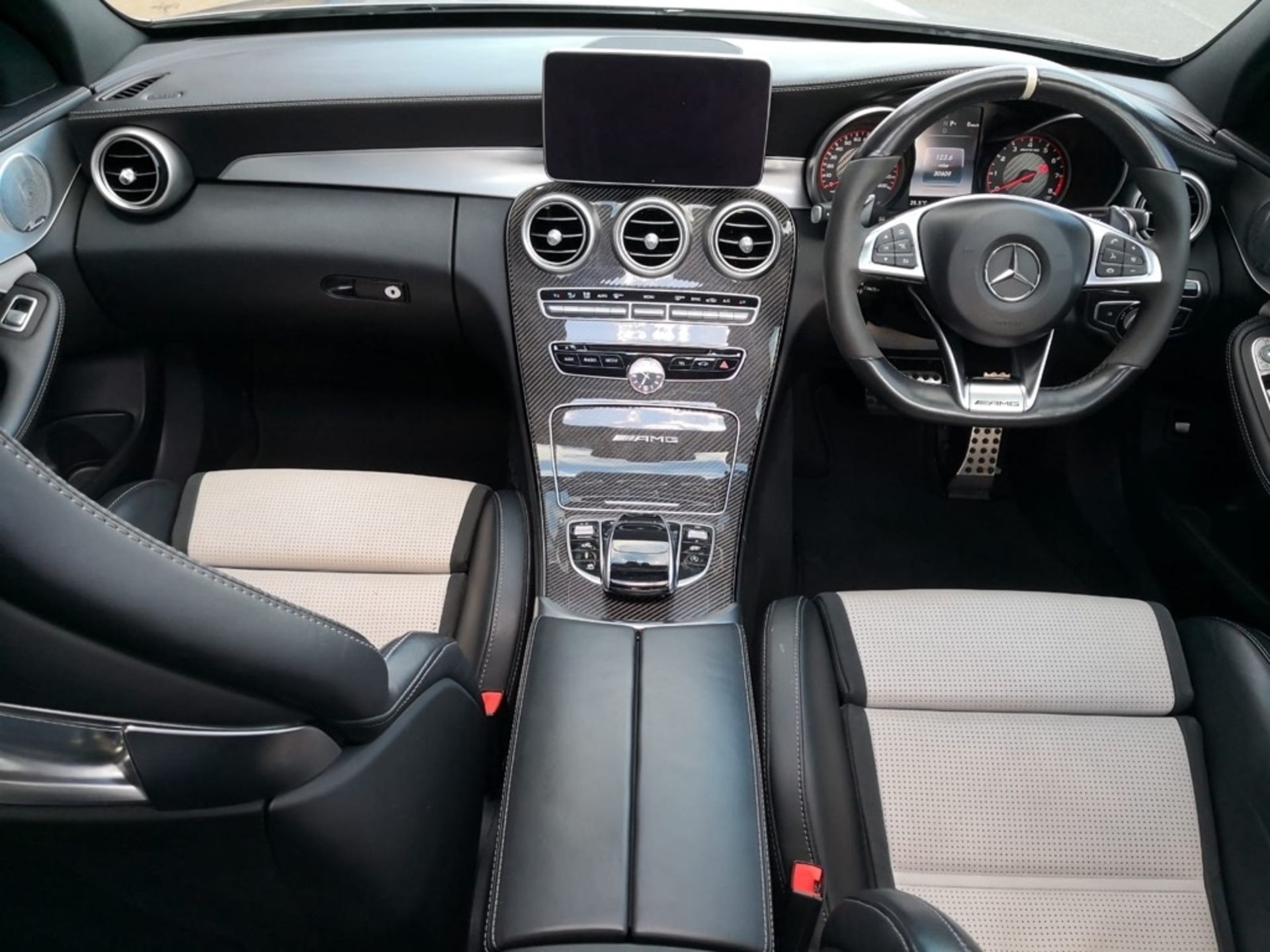 Mercedes-Benz C Class 4.0 C63 AMG S 4 Dr – Automatic – Petrol – WhiteReg: PW15 AMG - 2015Mileage: - Image 4 of 8