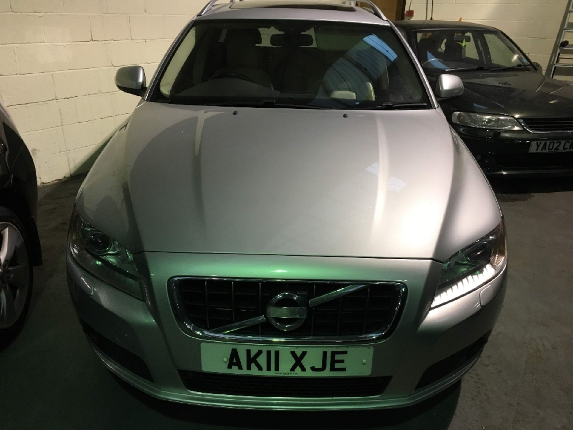 Volvo V70 2.4 D5 SE Lux Geartronic 5Dr 2011 – Diesel – Automatic Mileage: 104,300 Reg: AK11 XJE MOT: - Image 2 of 6