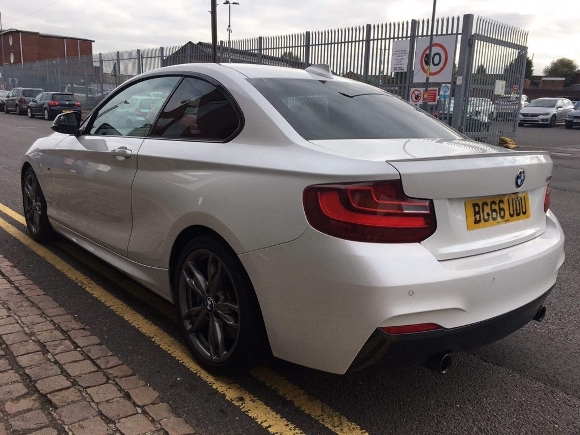 BMW 2 Series 3.0 M235i Sport Auto – 2 Dr- Petrol – 2016 – White Reg: BG66 UDU – 2016Mileage: 32, - Image 3 of 6