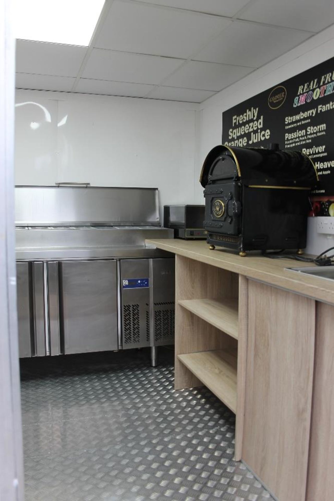 Catering Trailer 9” x 7” – White - completely refurbished Fitted out for Jacket Potatoes Soup & - Image 10 of 12